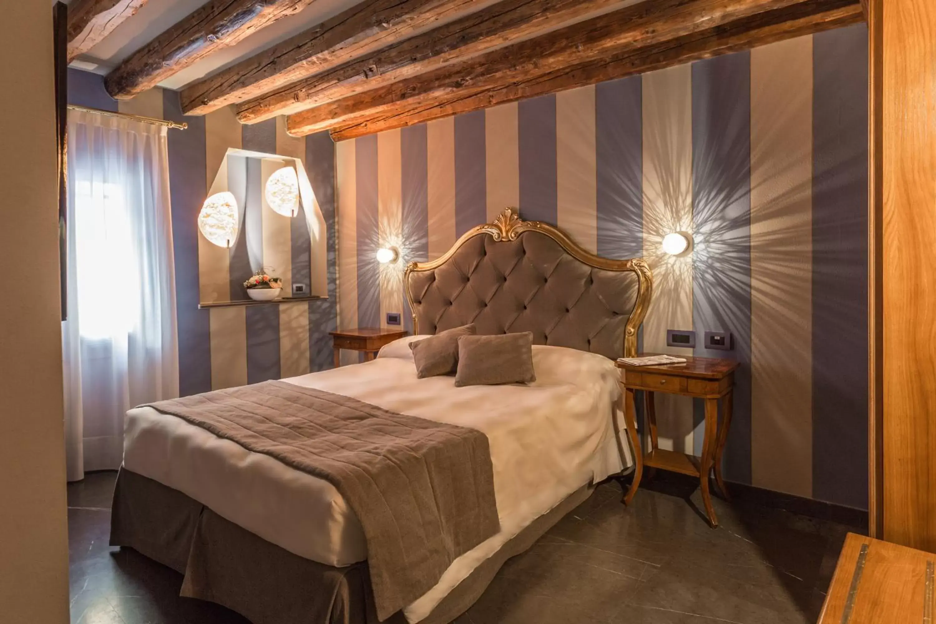 Decorative detail, Bed in Hotel Tiziano Decorative detail, Bed in Hotel Tiziano