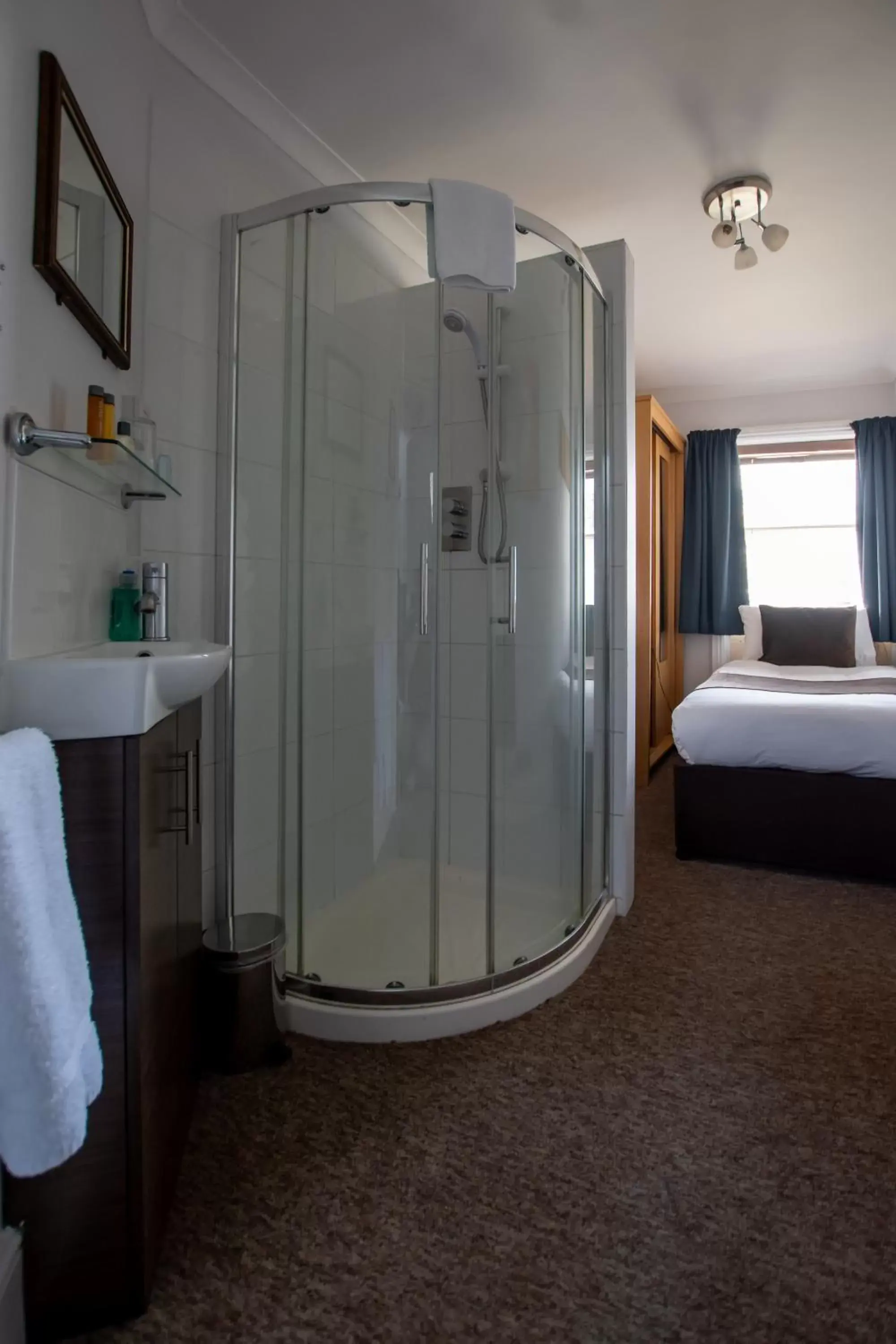 Bedroom, Bathroom in New Steine Hotel - B&B