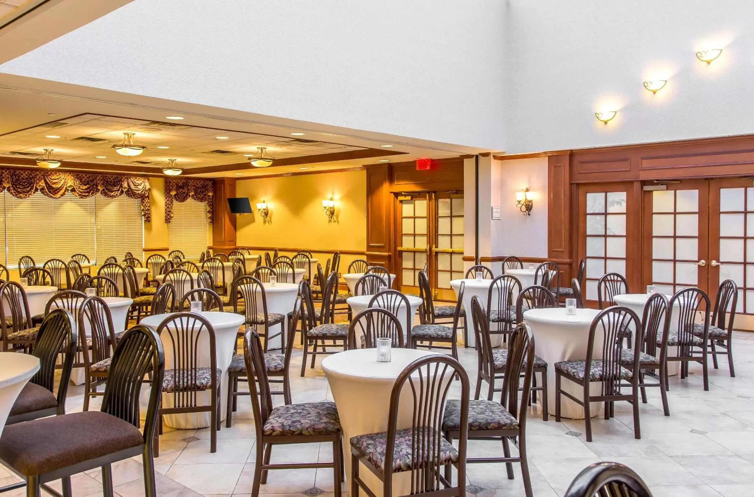 Restaurant/Places to Eat in Clarion Hotel & Conference Center Toms River