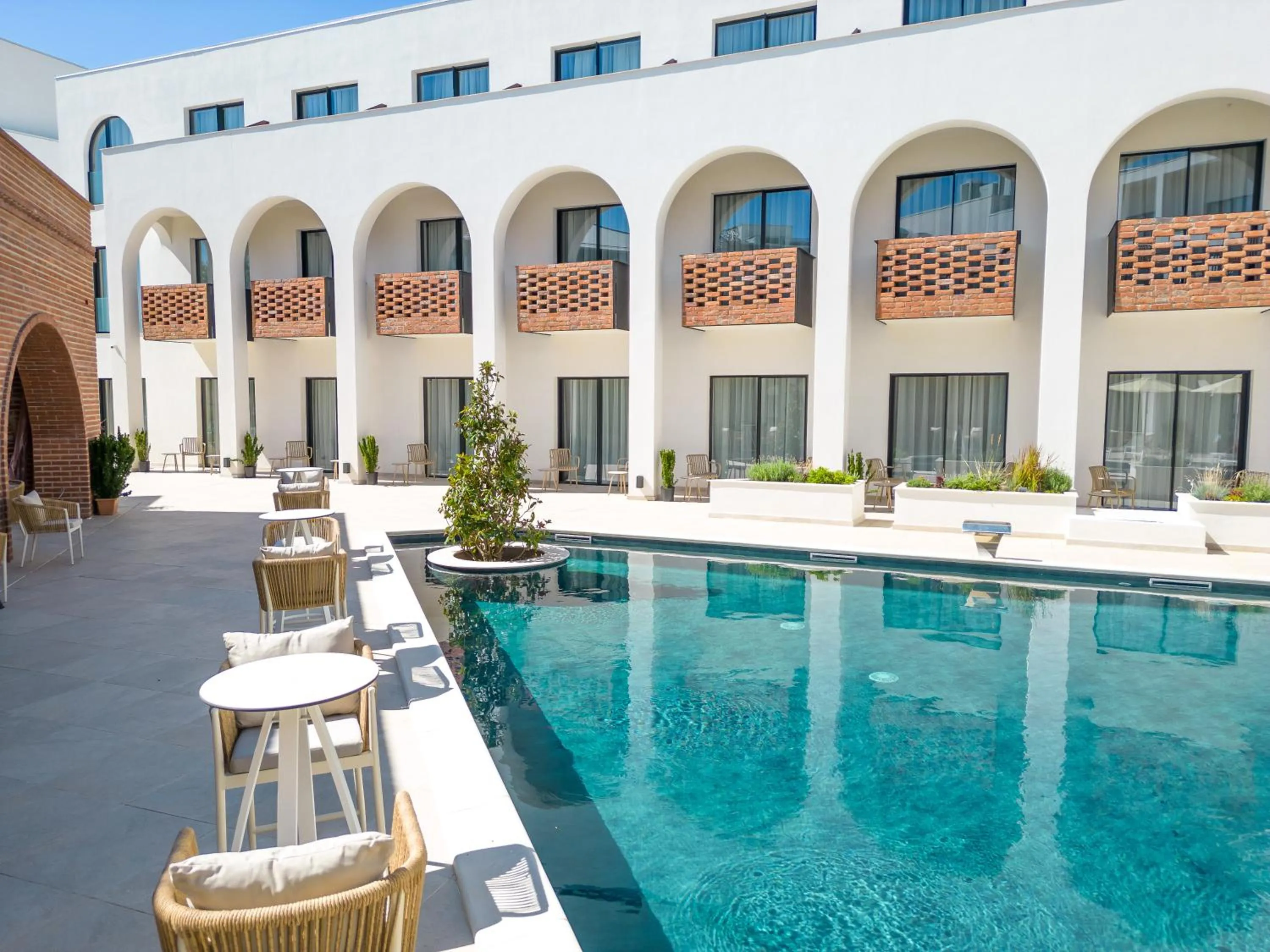 Property building in Mercure Conacul Cozieni