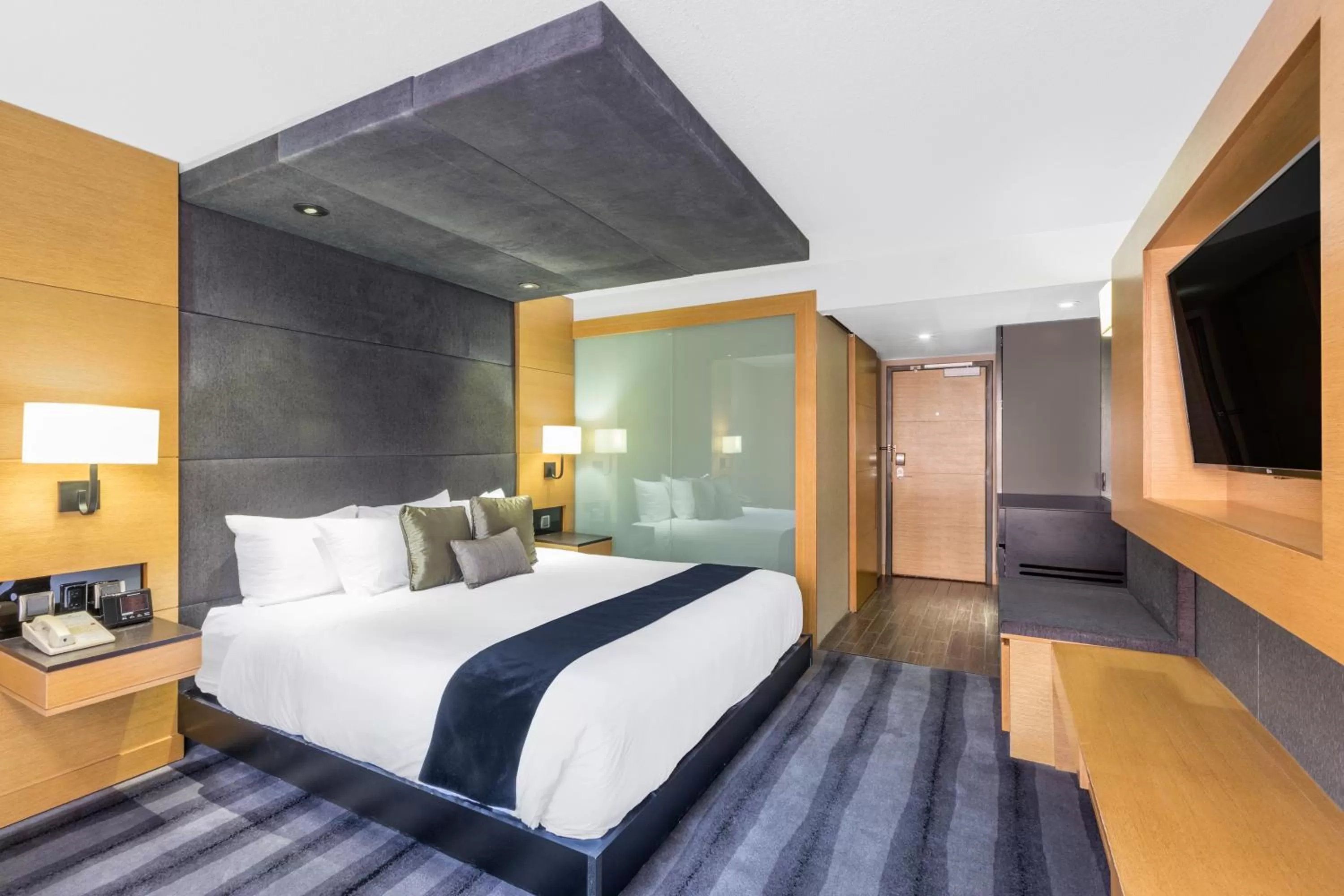 Bedroom, Bed in Ramada Plaza by Wyndham Prince George