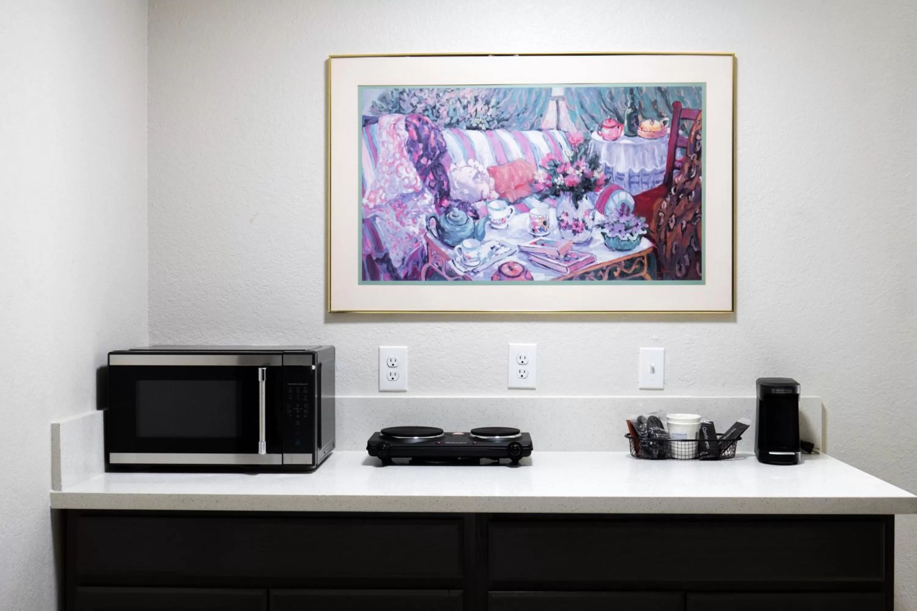 Kitchen/Kitchenette in BAYMONT BY WYNDHAM