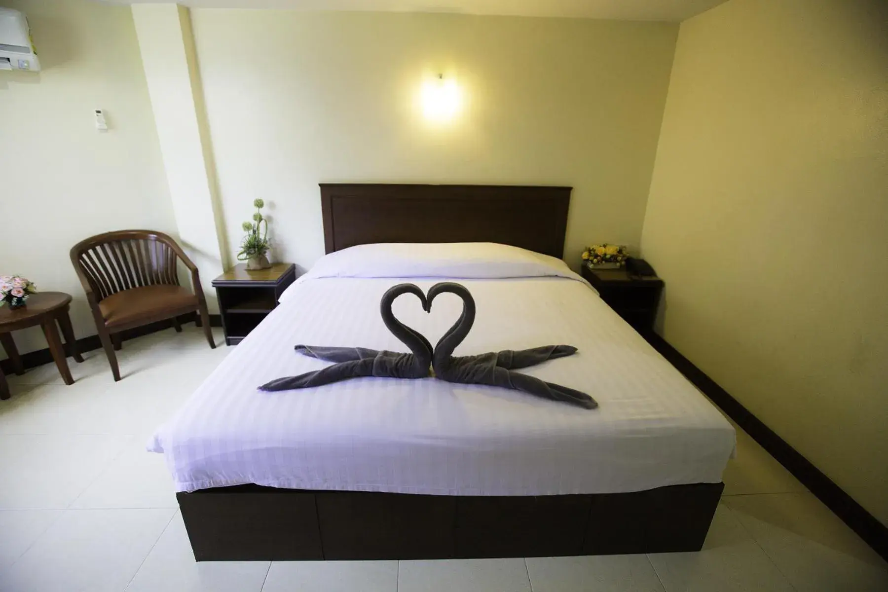 Bed in Twin Palms Resort Pattaya