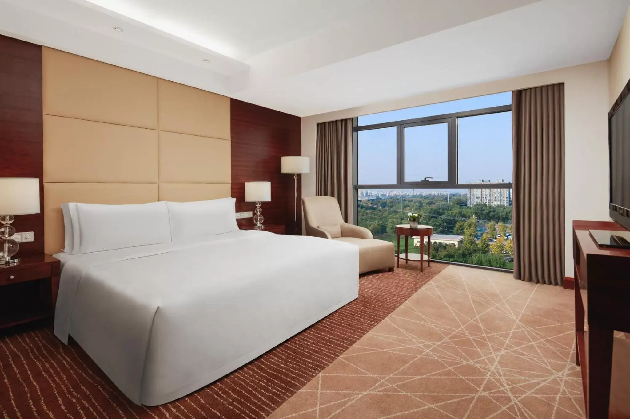 Photo of the whole room, Bed in Crowne Plaza Beijing International Airport, an IHG Hotel