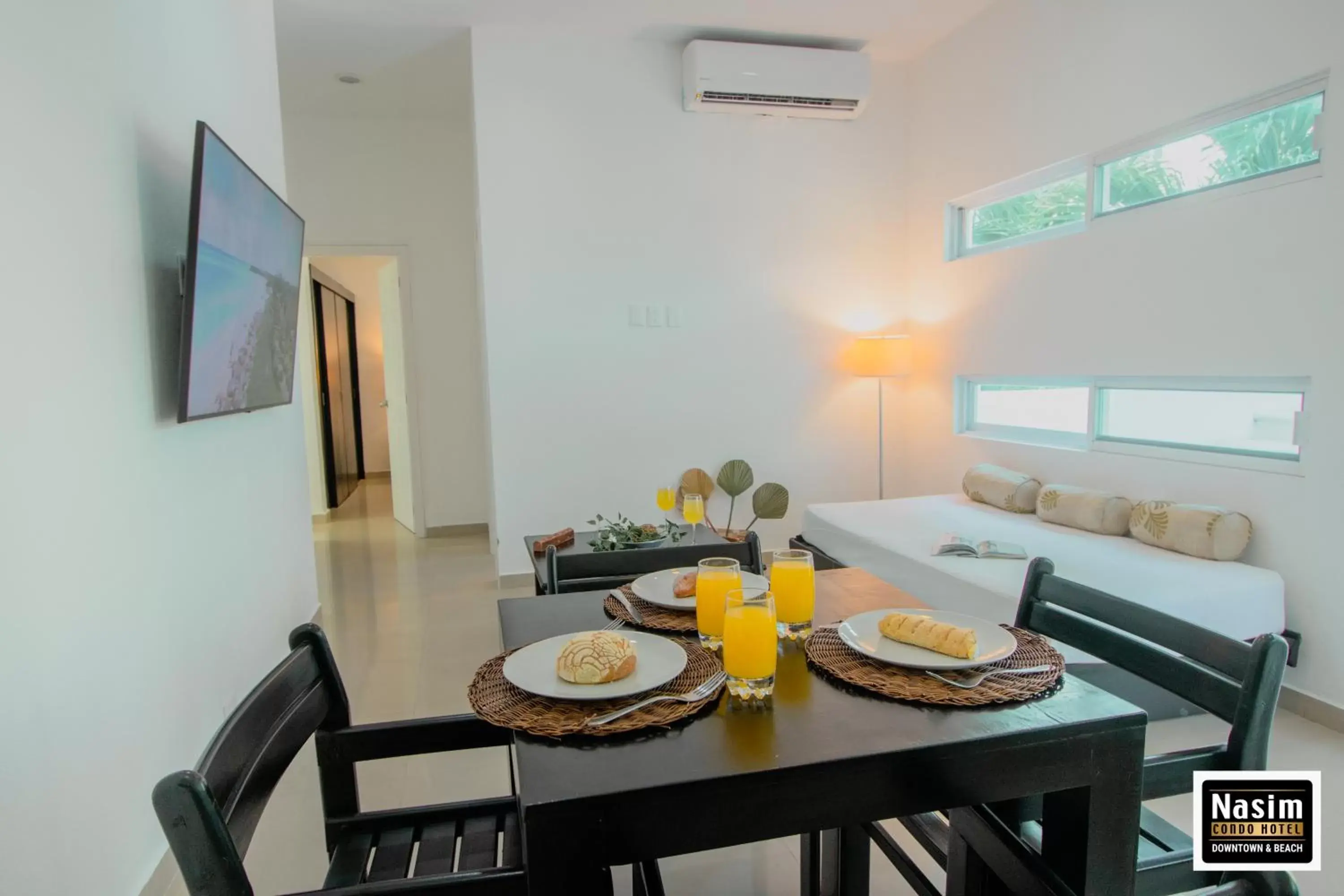 Dining Area in Nasim Condo Hotel con acceso BEACH CLUB GRATIS, metros 5th AVENIDA