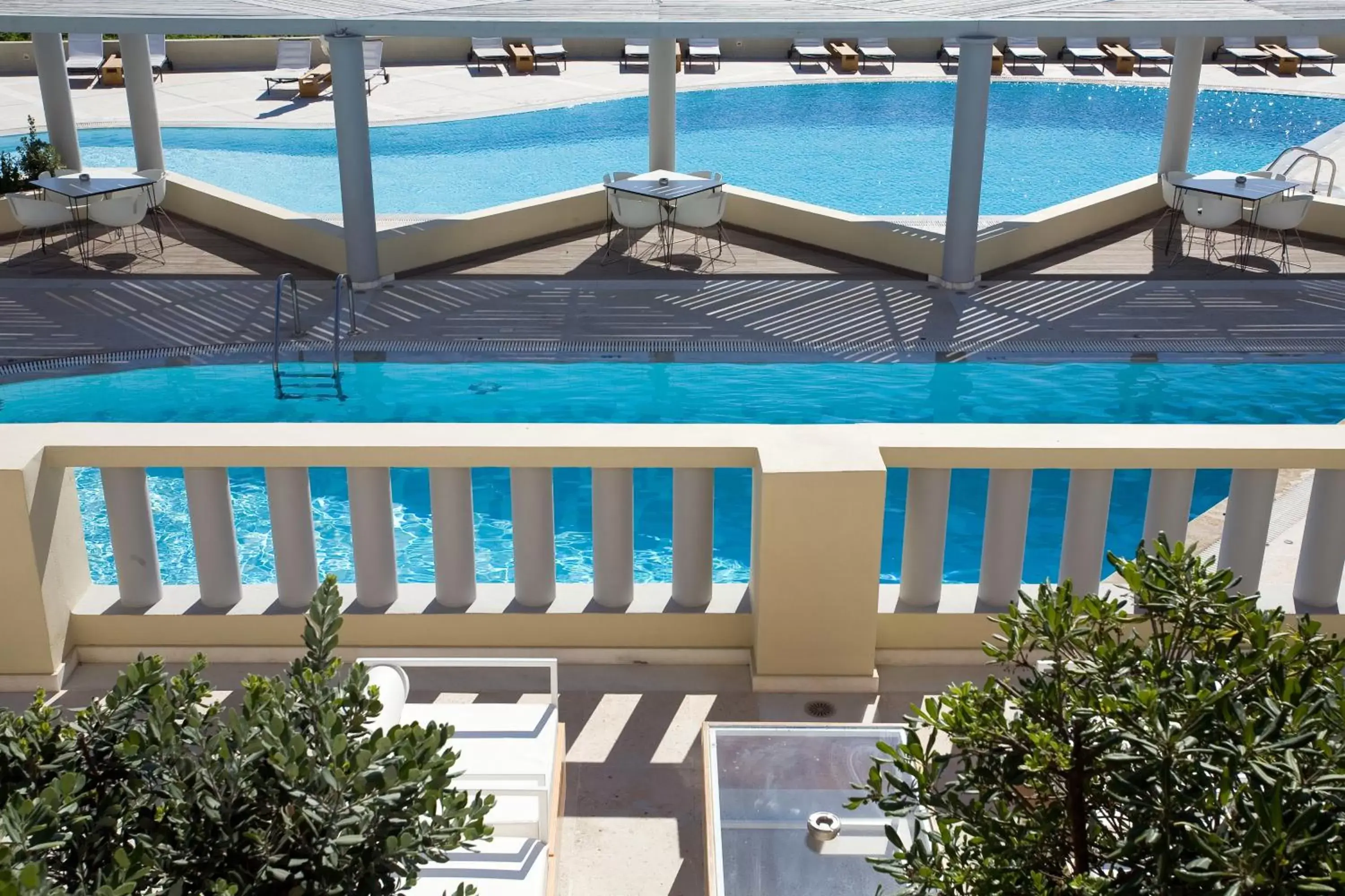 Balcony/Terrace, Swimming Pool in The Majestic Hotel