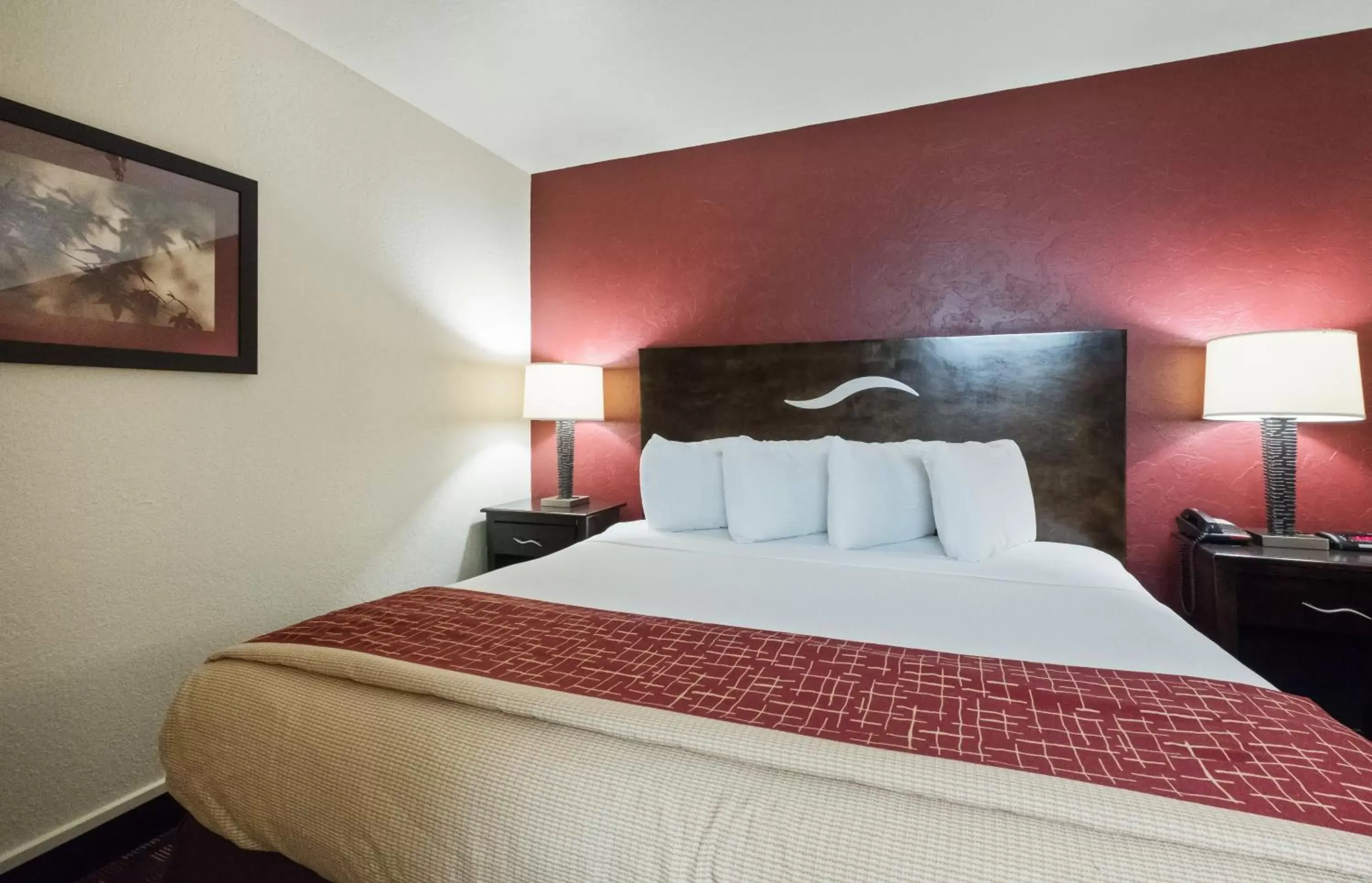 Bedroom, Bed in Red Roof Inn Oklahoma Airport I 40 W Fairgrounds