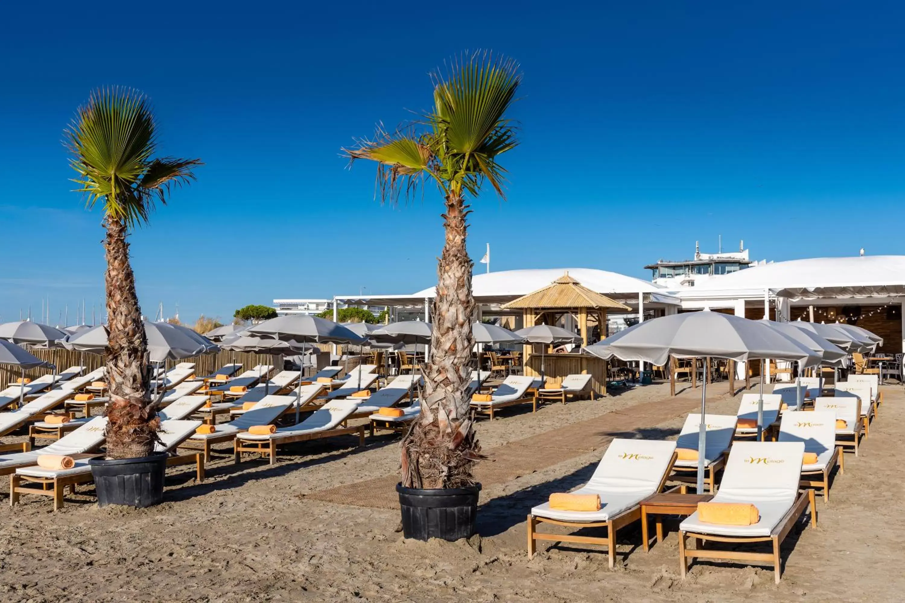 People, Beach in Thalazur Port-Camargue - Hotel & Spa