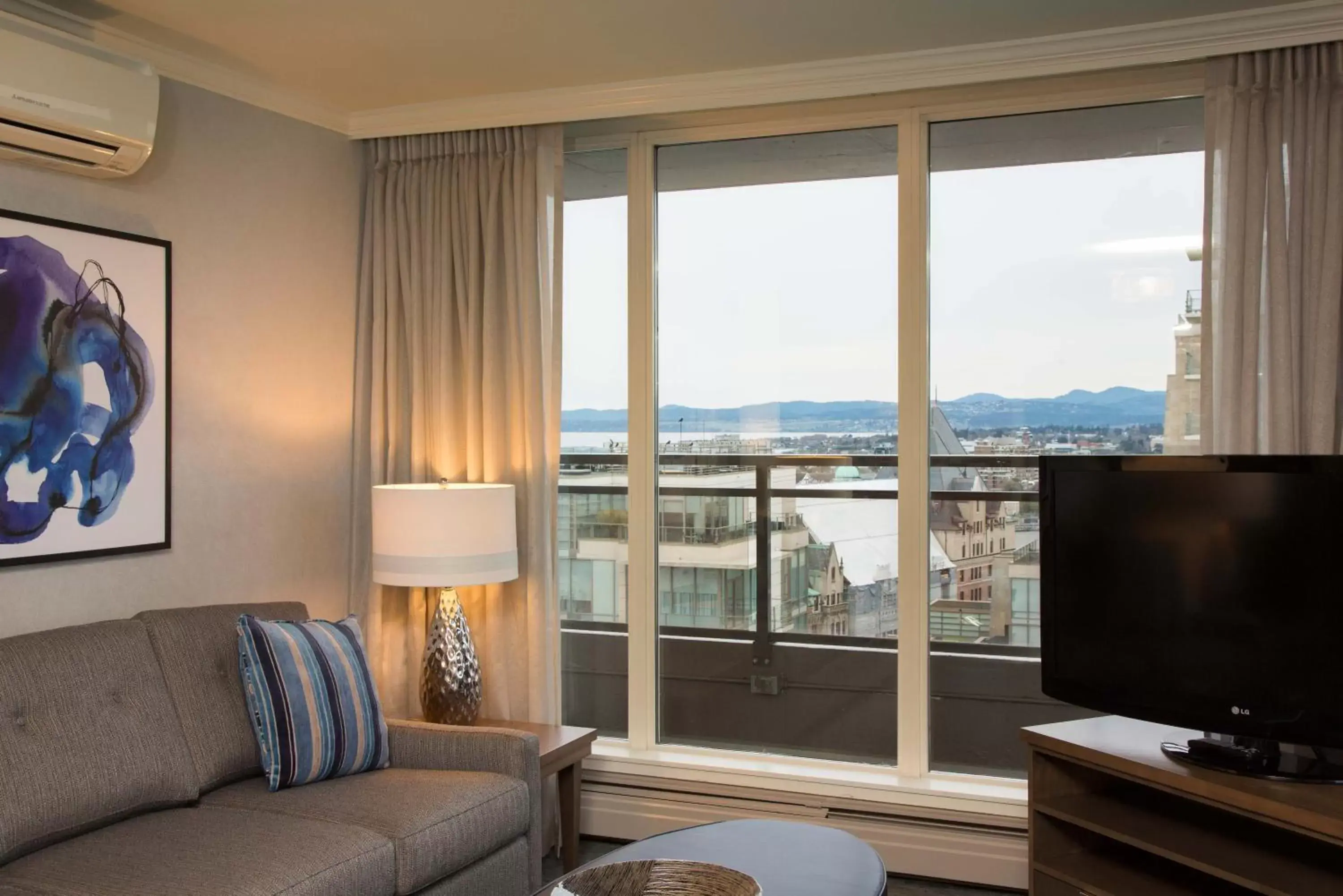 Living room, Seating Area in Chateau Victoria Hotel & Suites