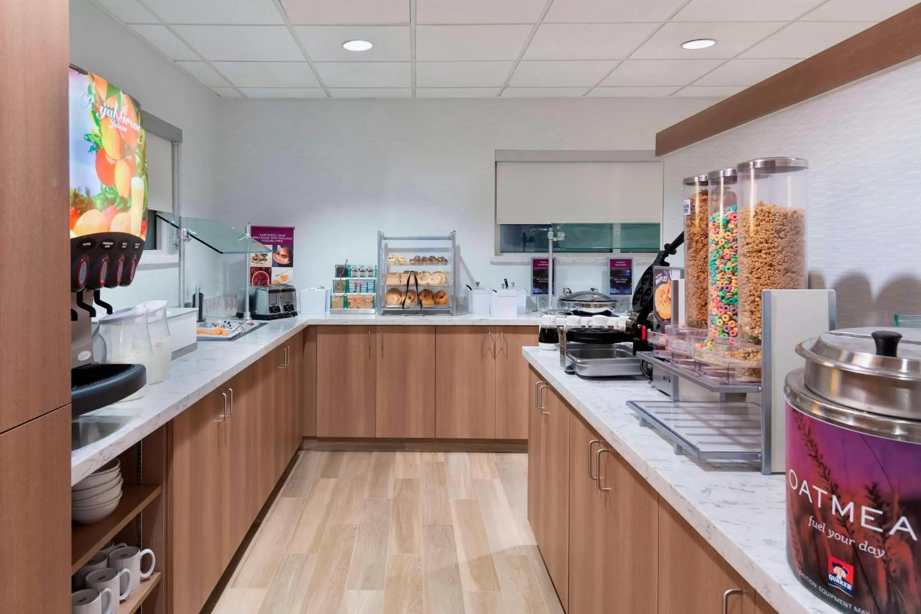 Breakfast, Kitchen/Kitchenette in Residence Inn by Marriott Tampa at USF/Medical Center