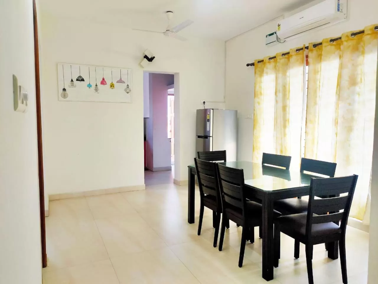 Dining area in Kolam Elliots Beach