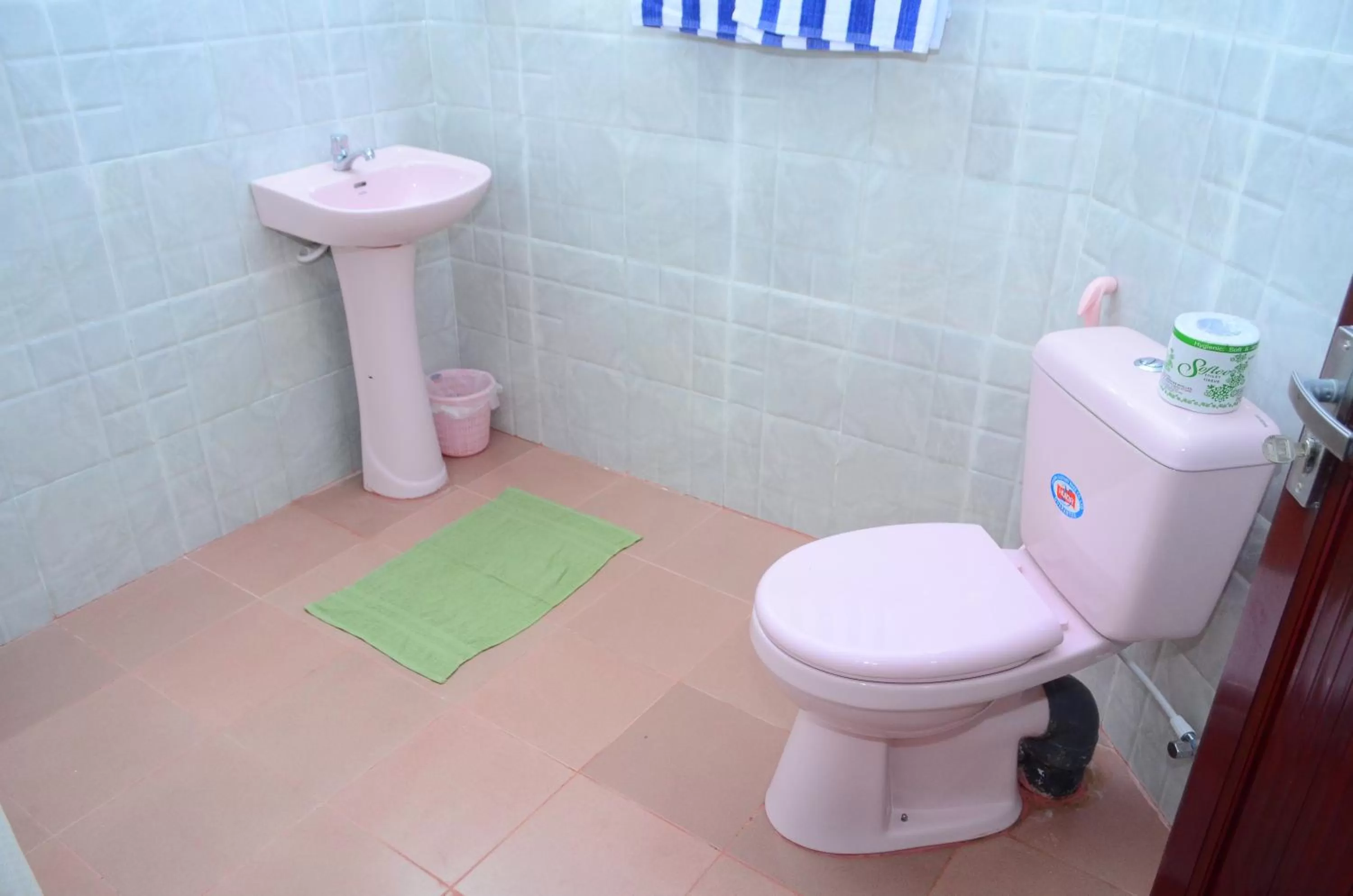 Bathroom in Jayasinghe Holiday Resort