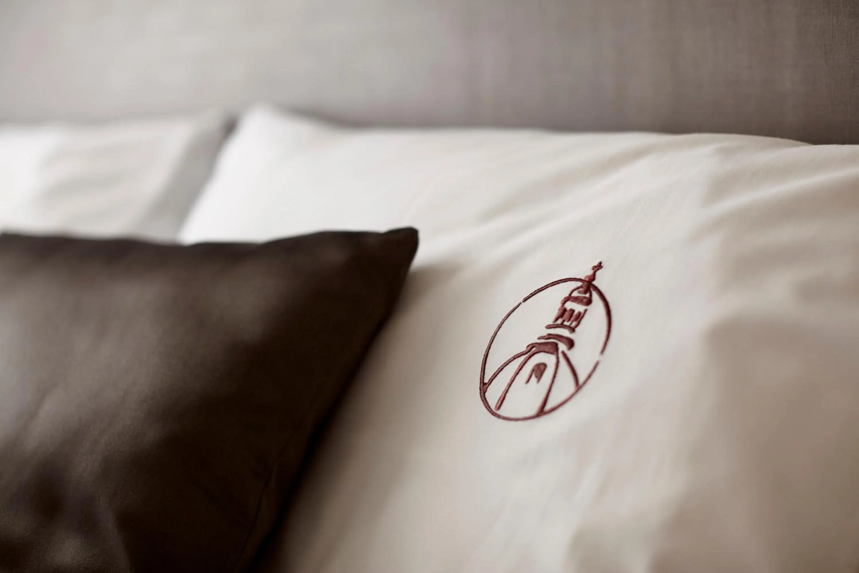 Property logo or sign, Bed in Hotel Central Basilica