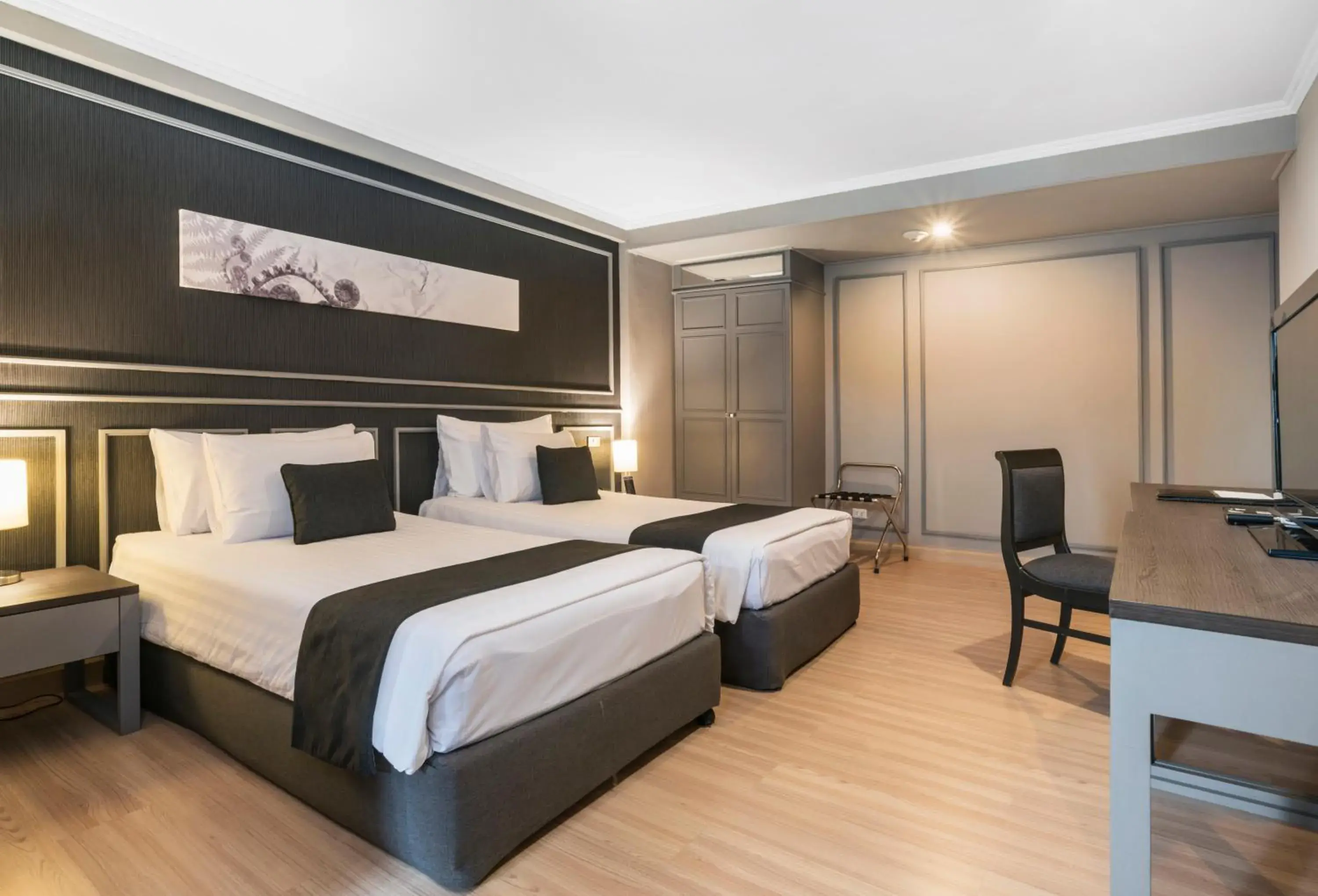 Bedroom, Bed in SC Park Hotel