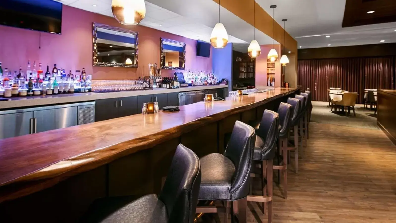 Lounge/Bar in Best Western Premier Boulder Falls Inn
