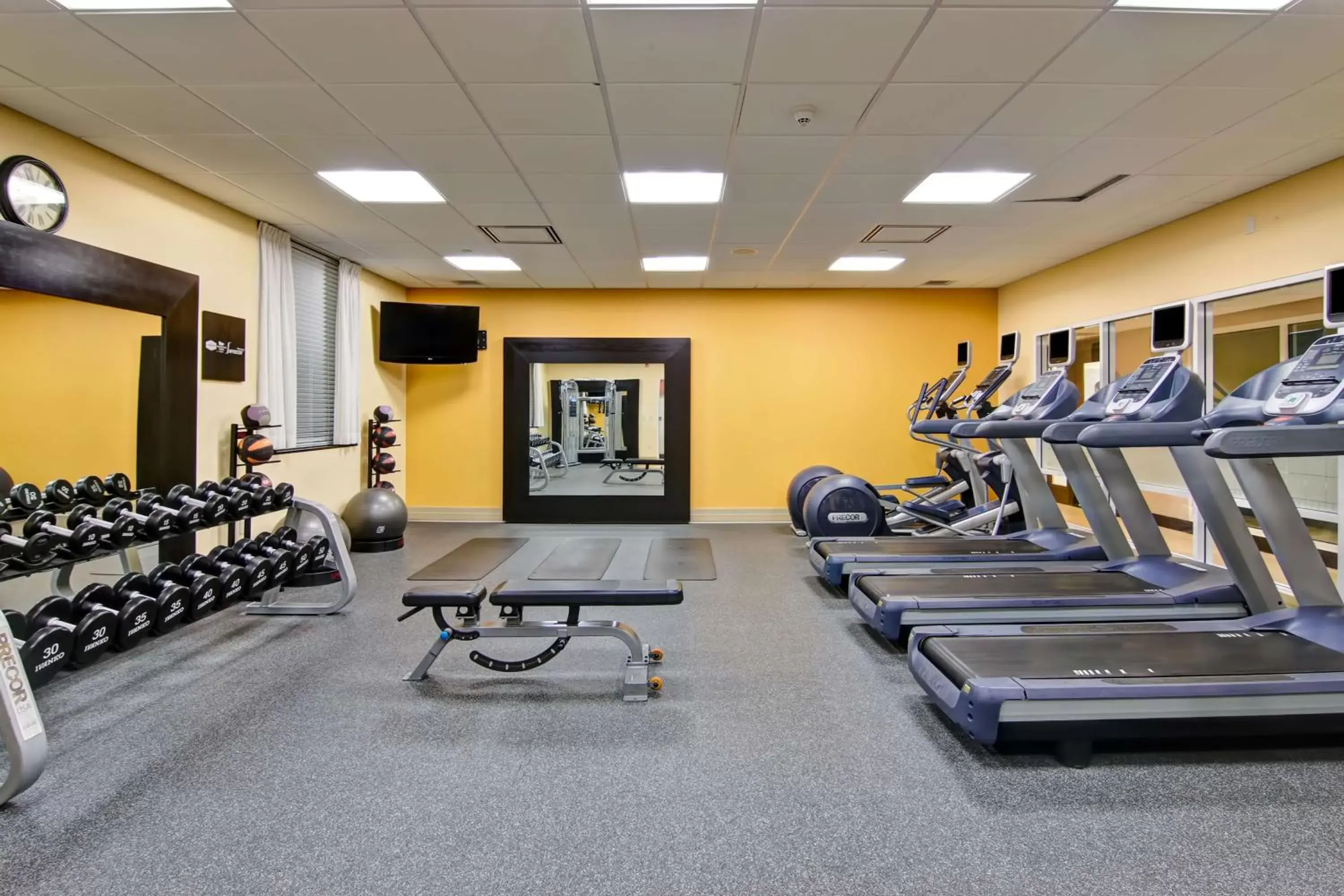 Fitness centre/facilities in Hampton Inn by Hilton Toronto Airport Corporate Centre Fitness centre/facilities in Hampton Inn by Hilton Toronto Airport Corporate Centre