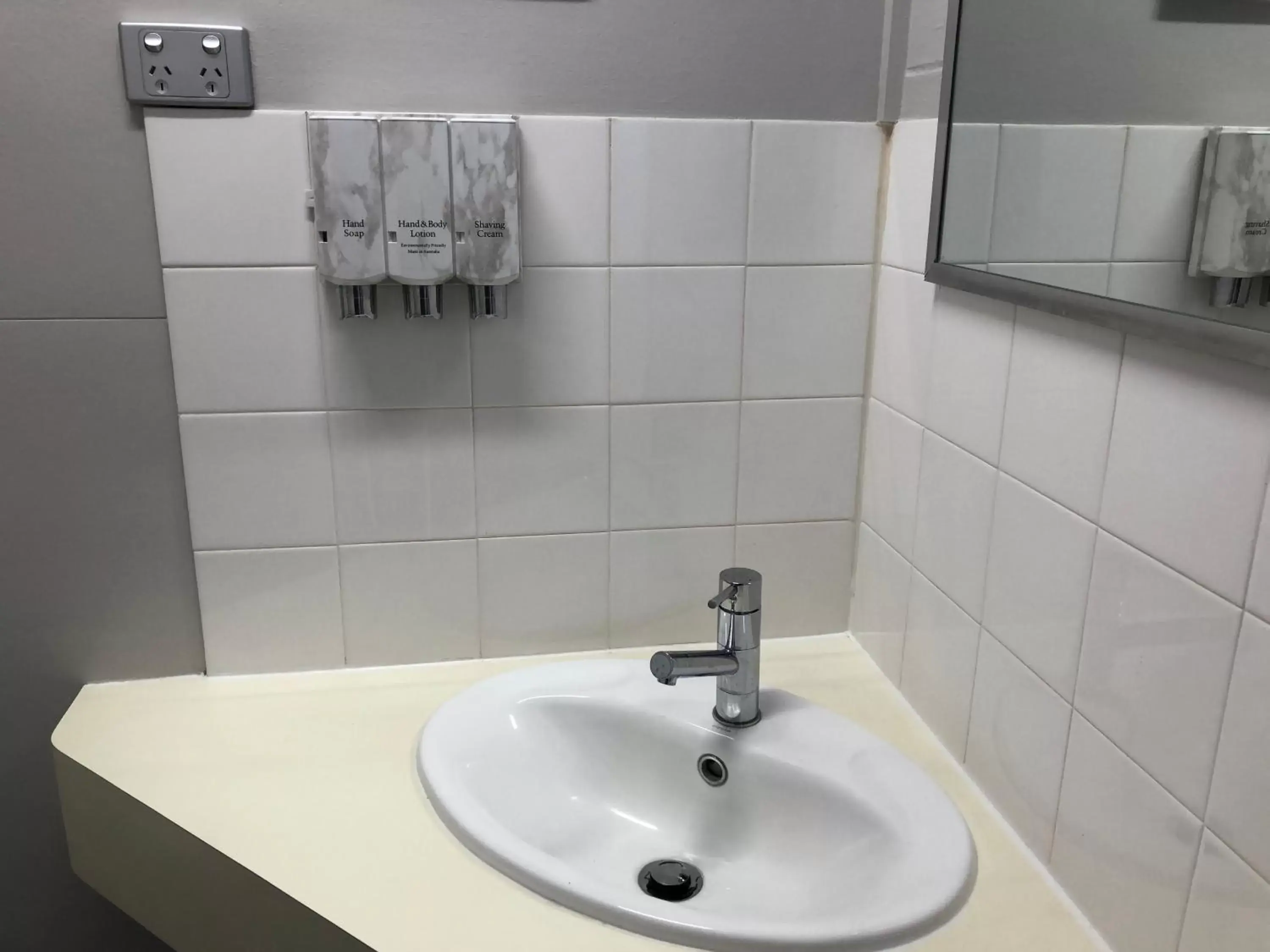 Bathroom in Leichhardt Motor Inn