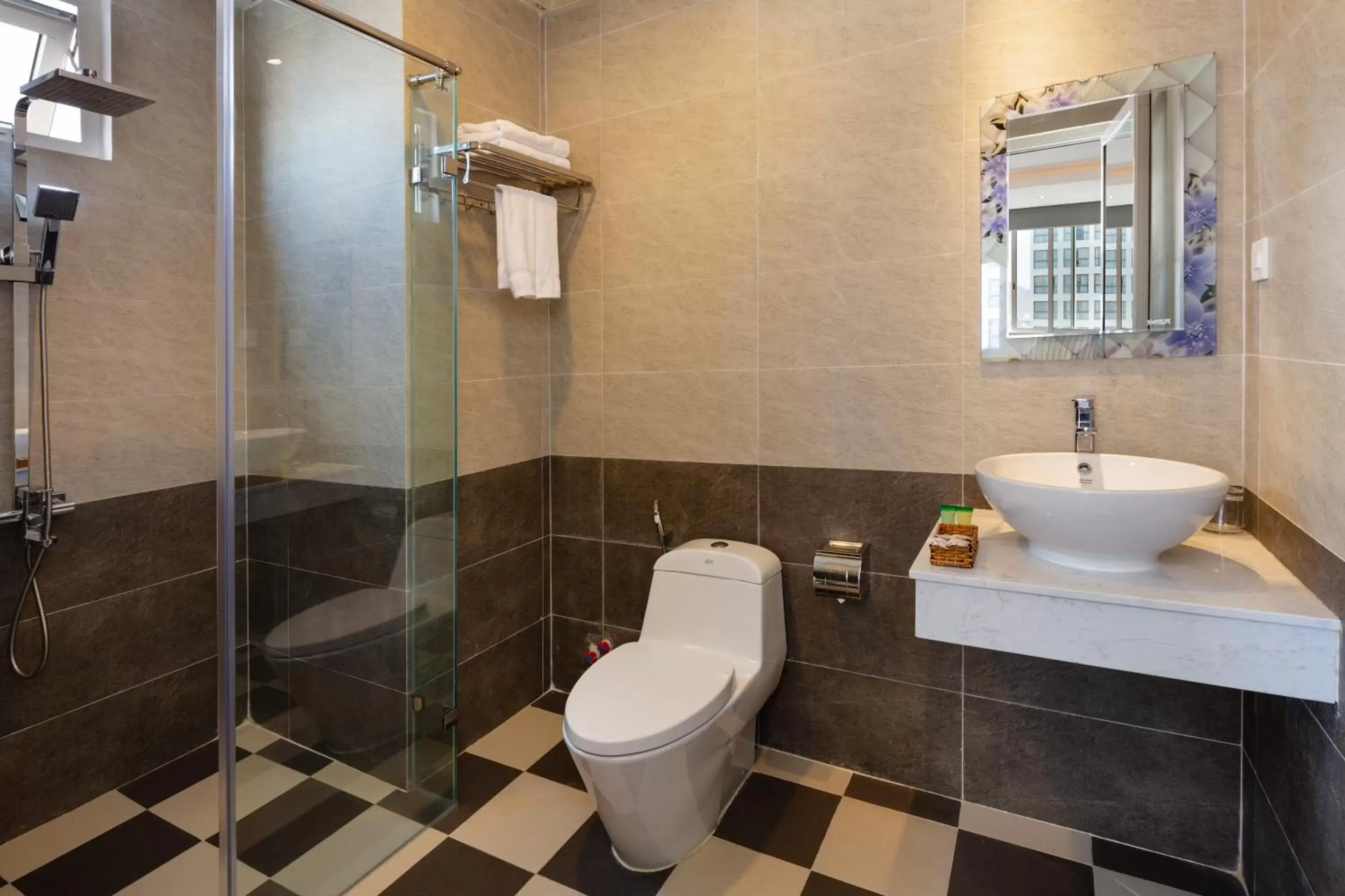 Bathroom in Glory Nha Trang Hotel