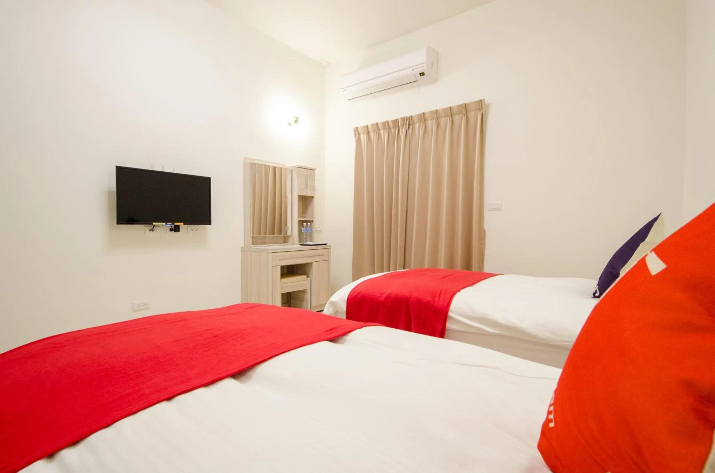 bunk bed, Bed in Successful 168 B&B