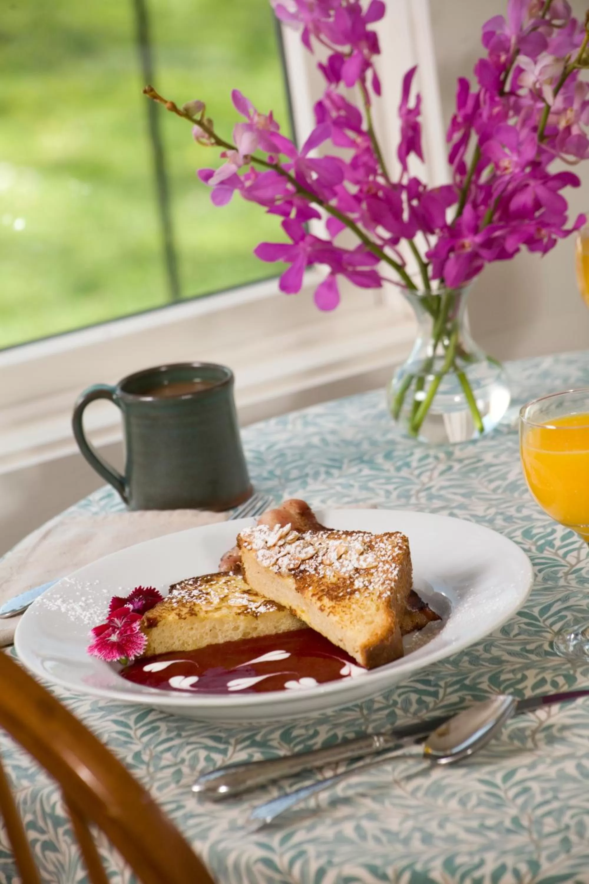 American breakfast in Lake Pointe Inn