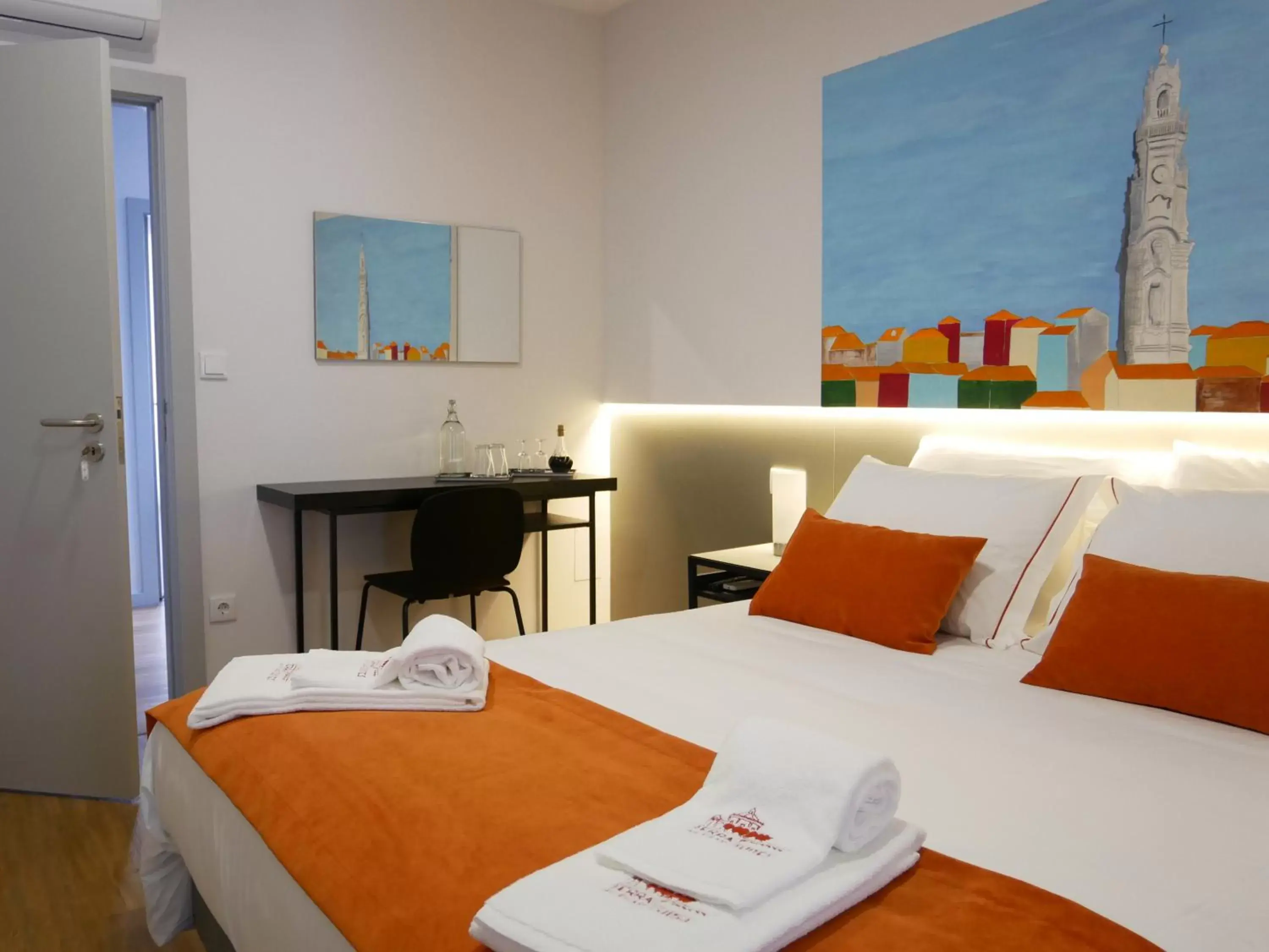 Bed in Serra do Pilar Porto Suites