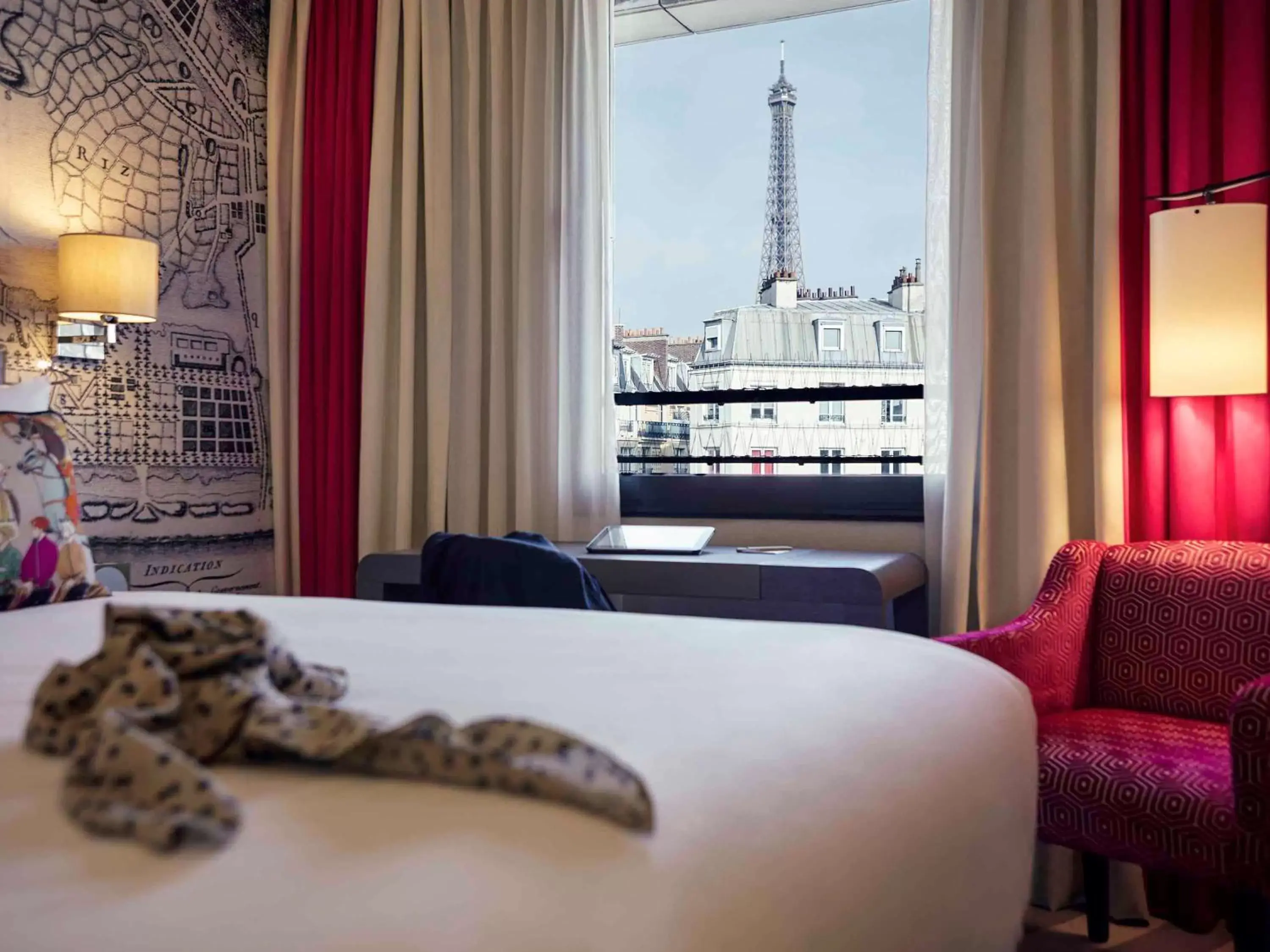Photo of the whole room, Bed in Mercure Tour Eiffel Grenelle