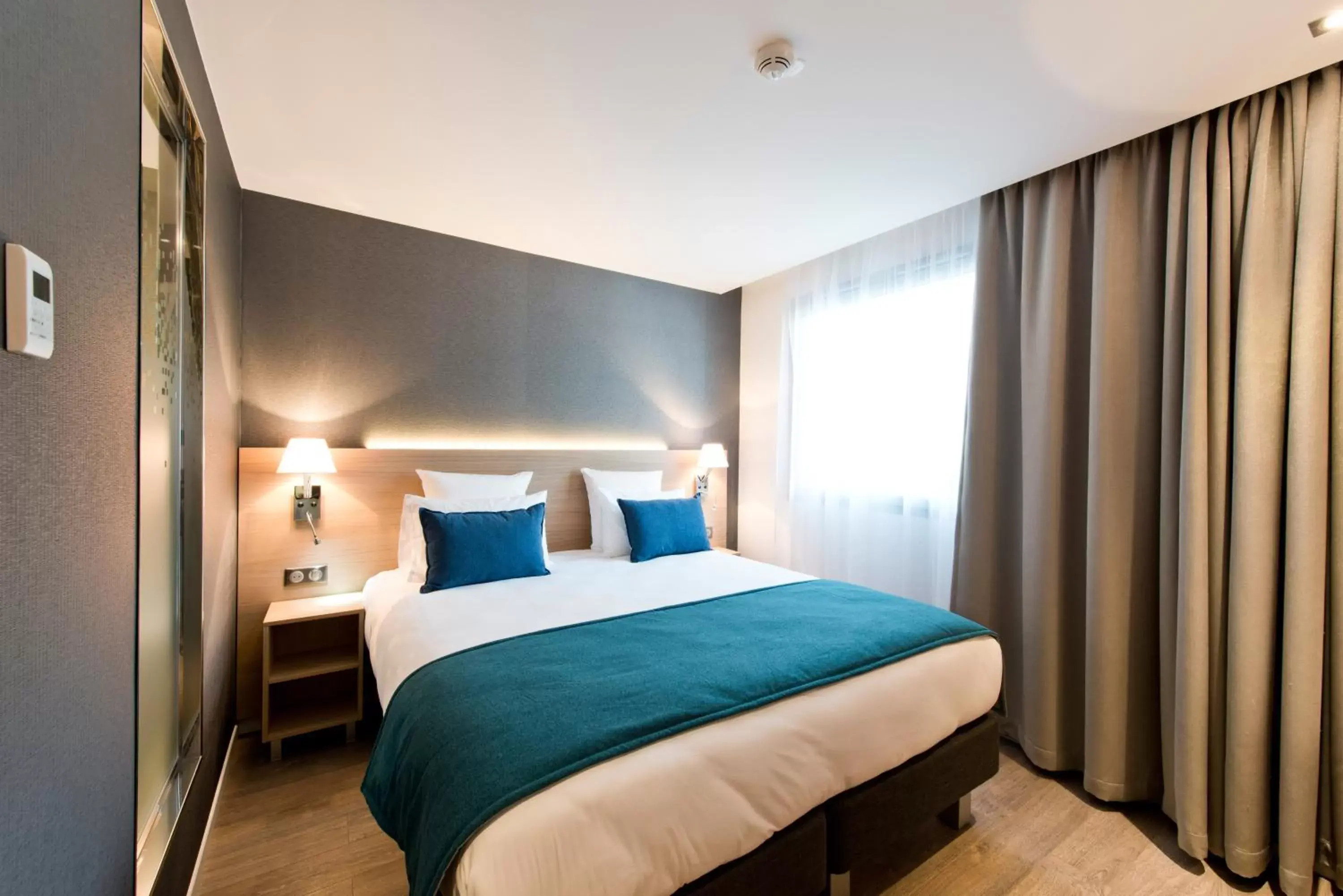 Bed in Golden Tulip Sophia Antipolis - Hotel & Spa