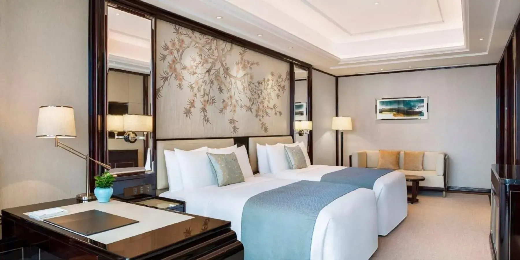 Photo of the whole room, Bed in The St. Regis Changsha