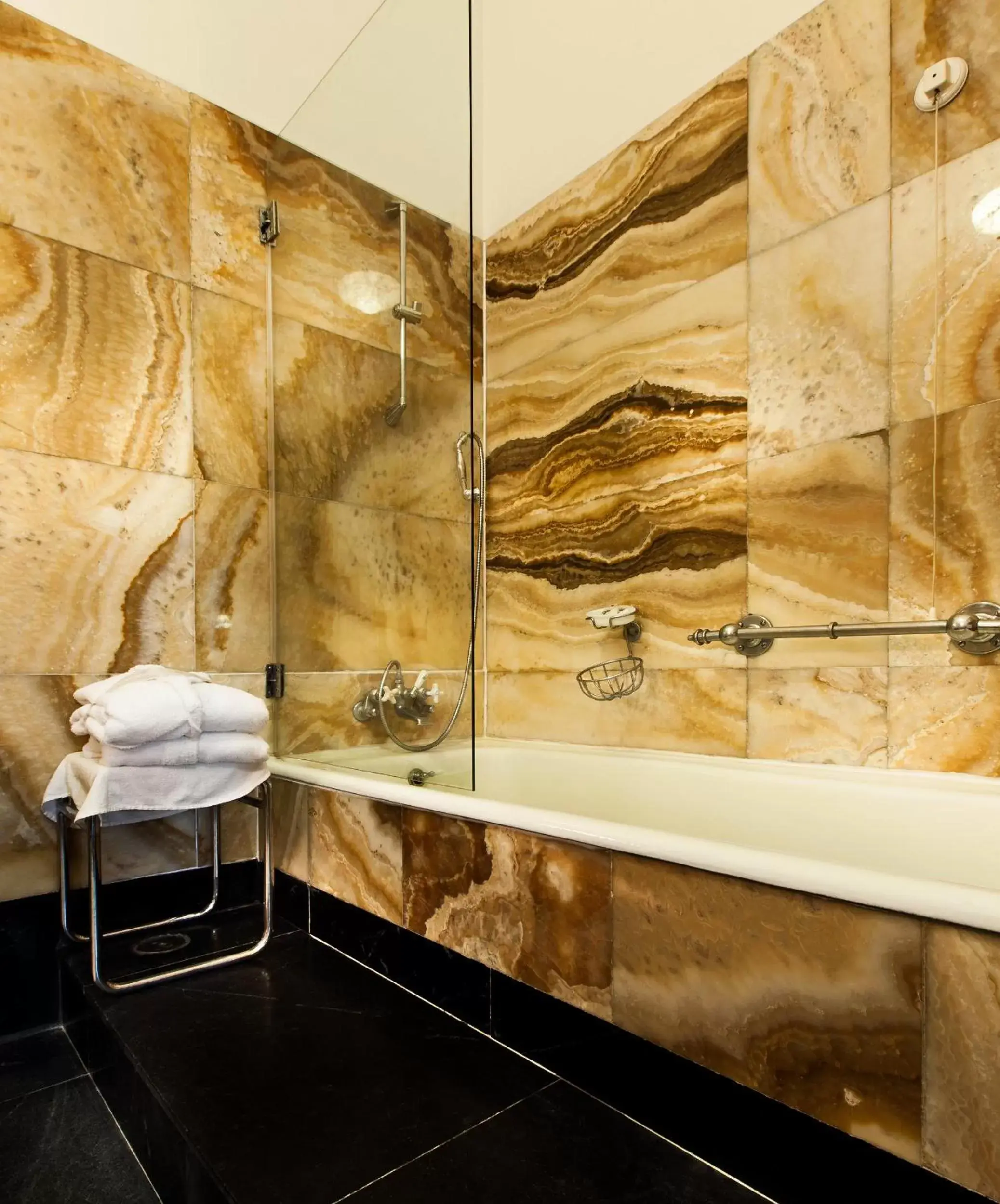 Bathroom in Palace Hotel do Bussaco