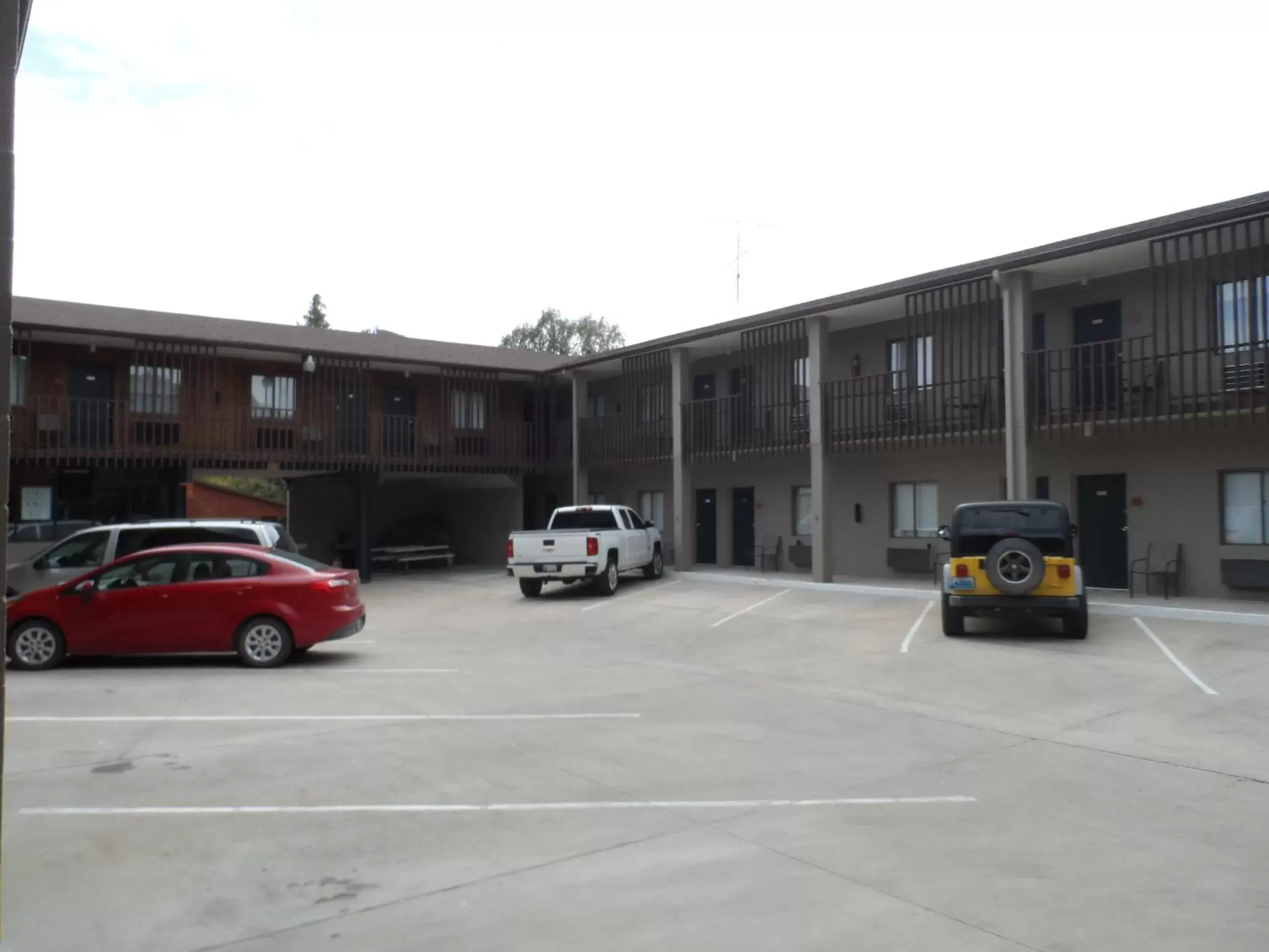 Facade/entrance, Property Building in Bear Lodge Motel