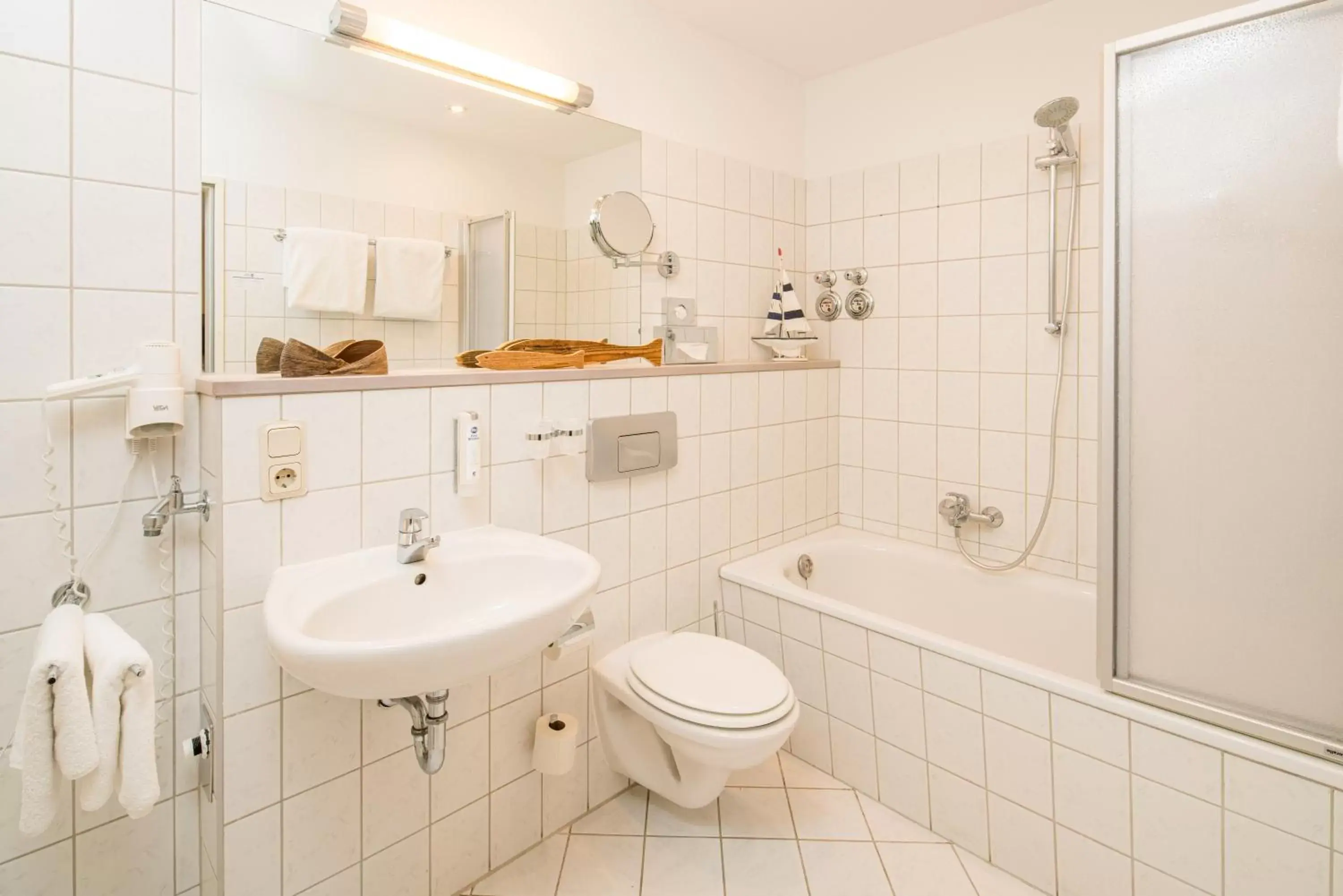 Toilet, Bathroom in Best Western Hotel Schlossmühle Quedlinburg