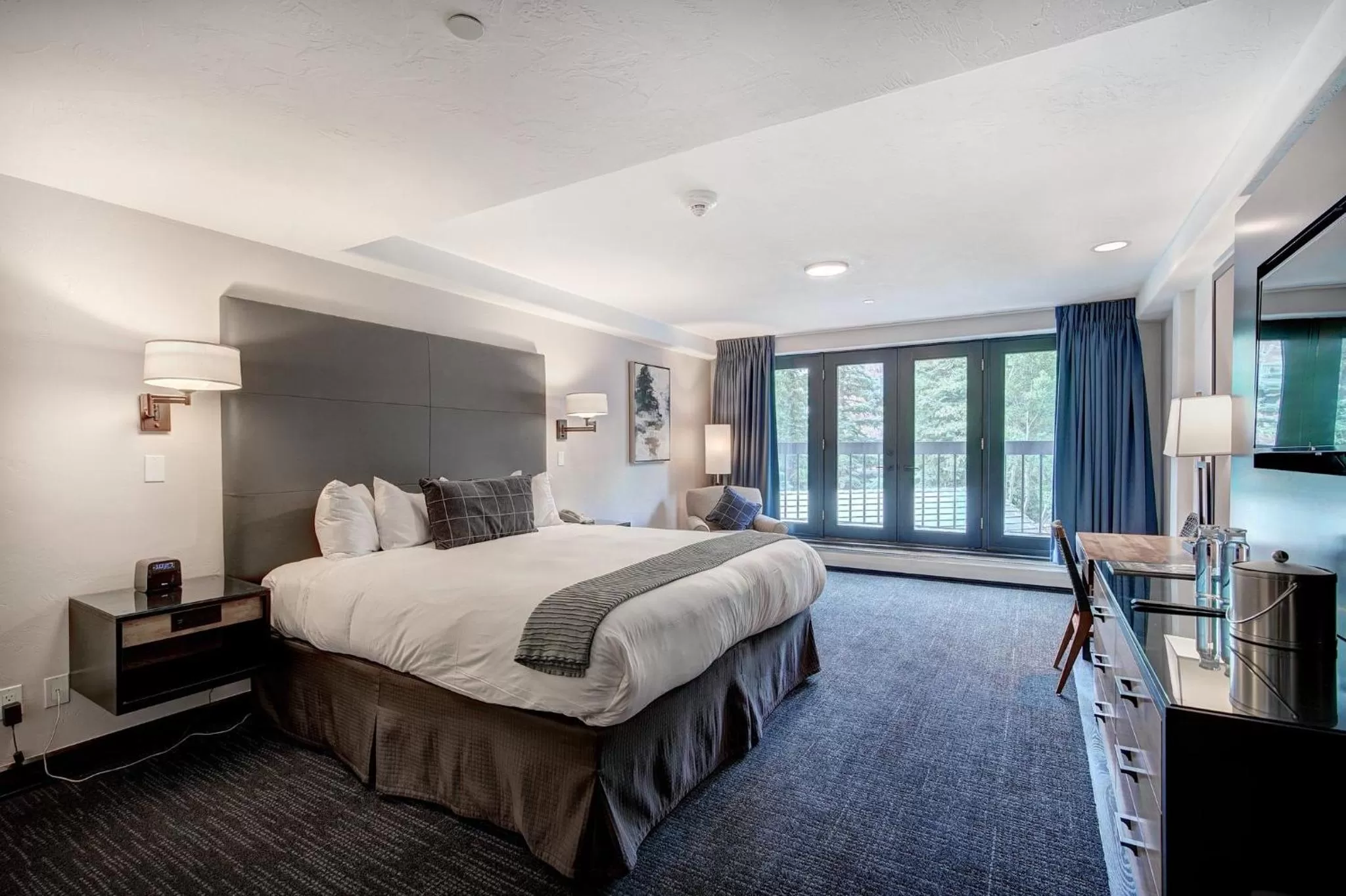 Photo of the whole room, Bed in The Pines Lodge, a RockResort