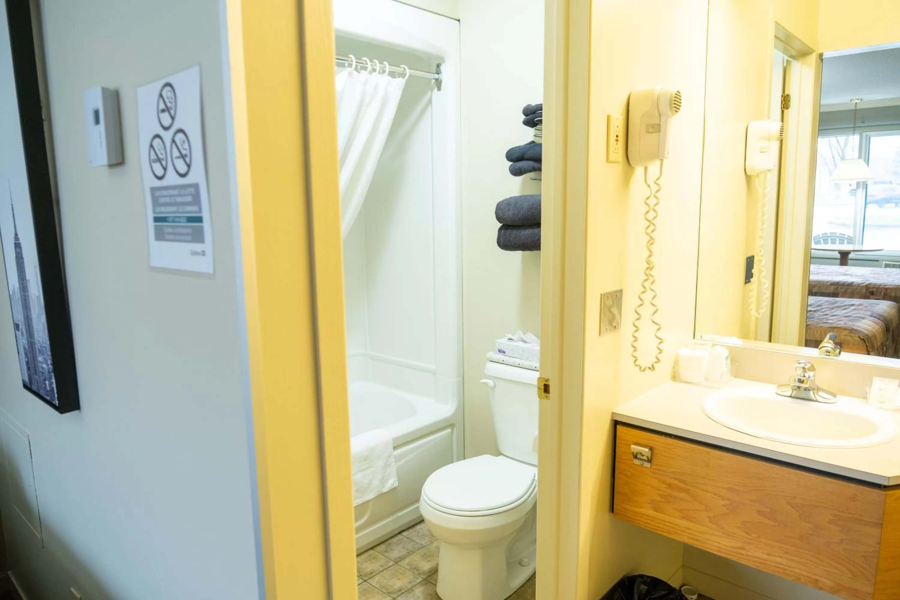 Bathroom in Hôtel Motel Le Voyageur