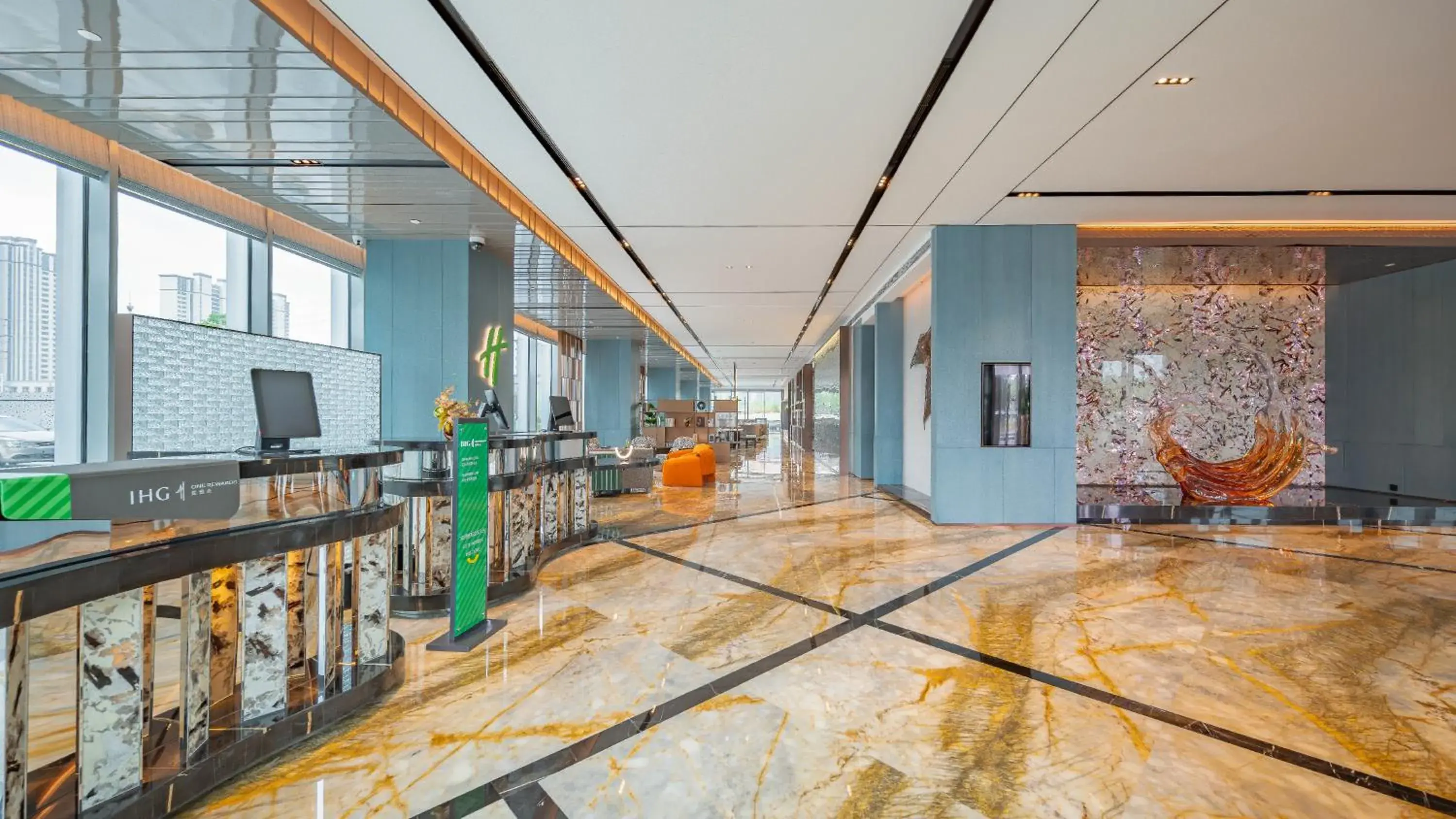 Lobby or reception in Holiday Inn Changchun Oriental Plaza, an IHG Hotel