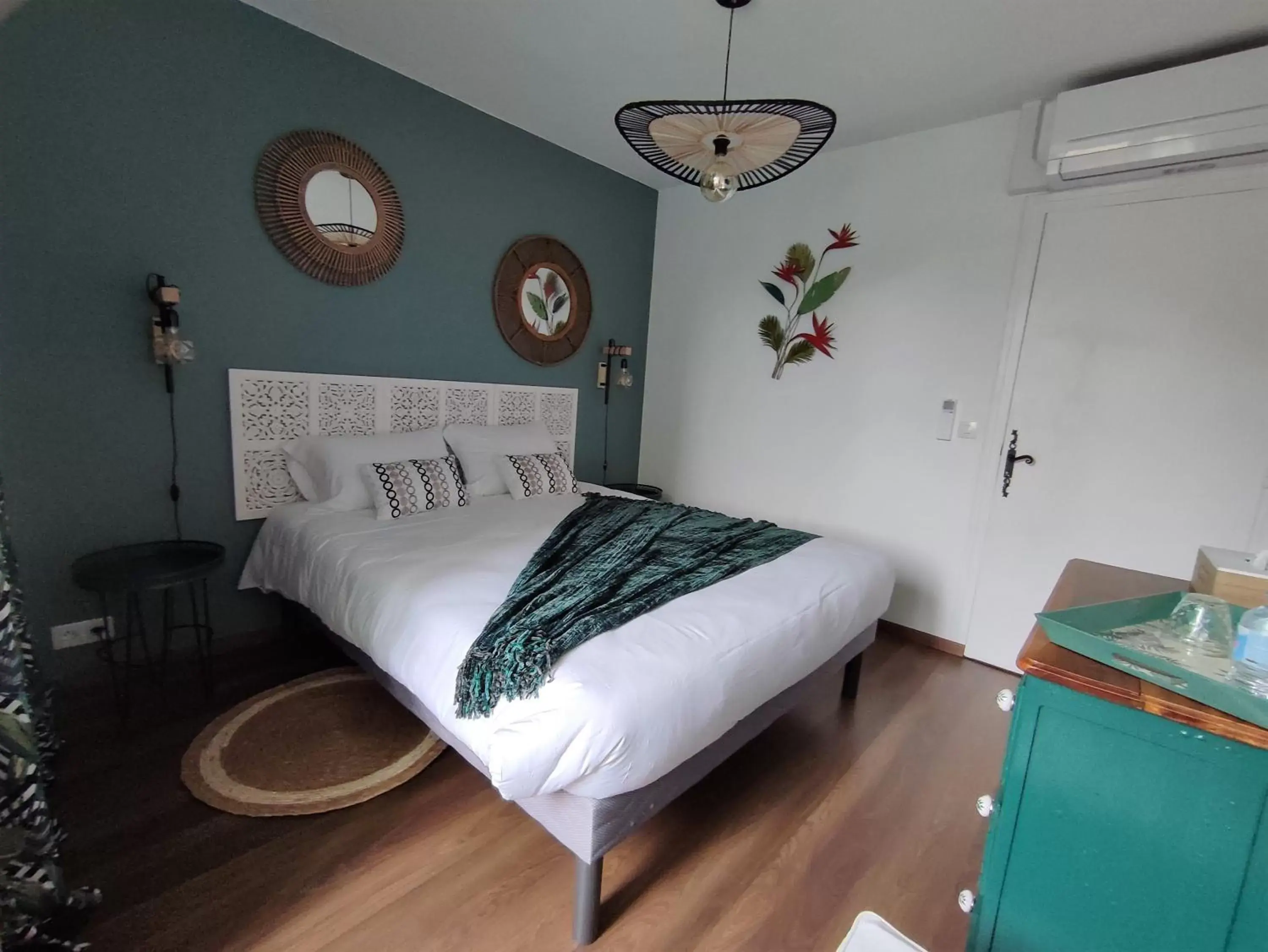 Double Room with Private External Bathroom in Aux Couleurs d'Esteil Double Room with Private External Bathroom in Aux Couleurs d'Esteil