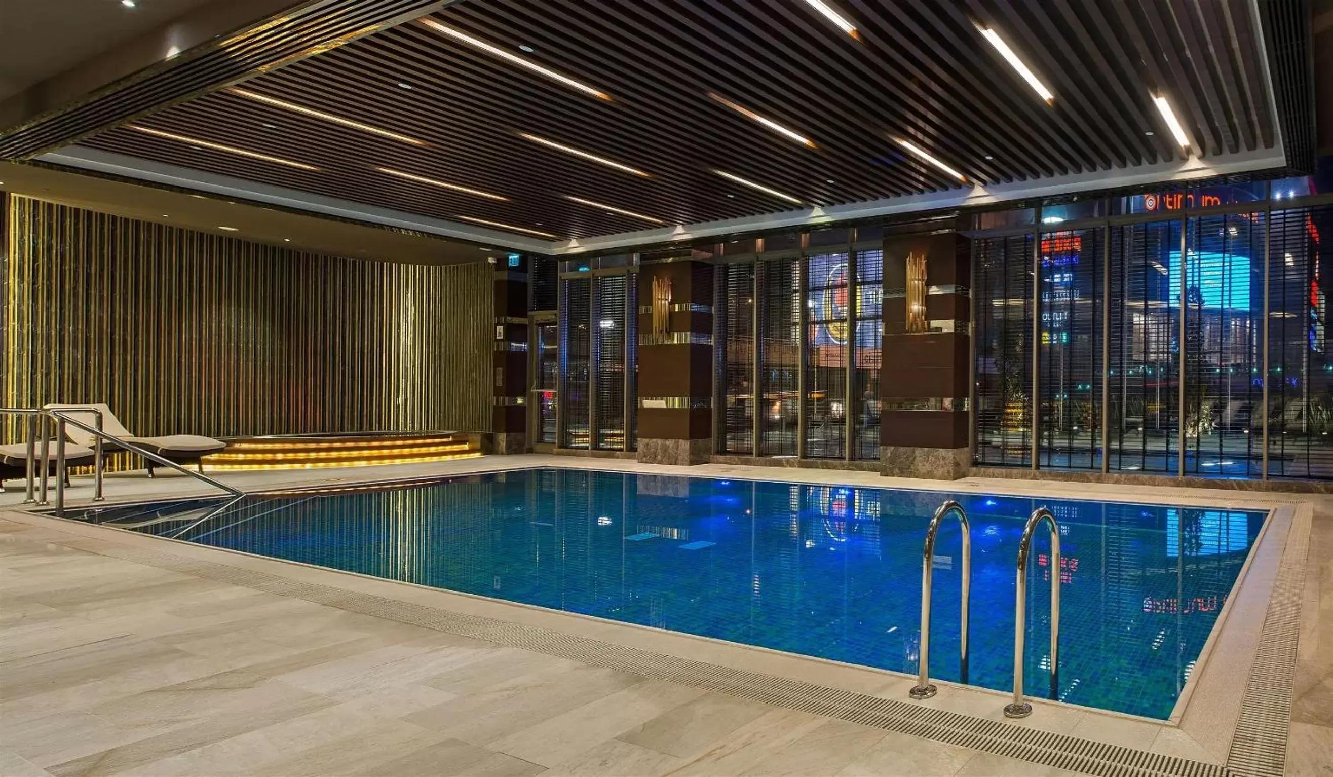 Pool view, Swimming Pool in Hilton Istanbul Kozyatagi