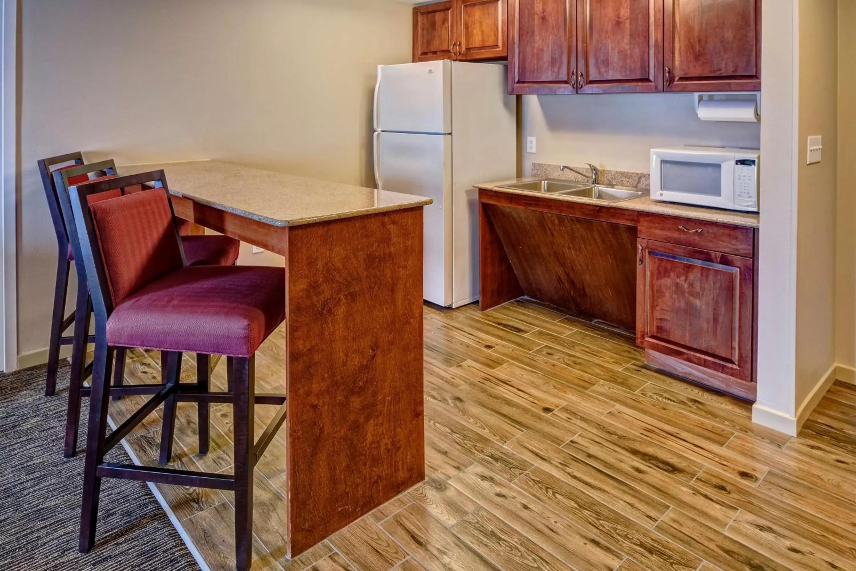 Kitchen or kitchenette, Kitchen/Kitchenette in Hampton Inn Dunn