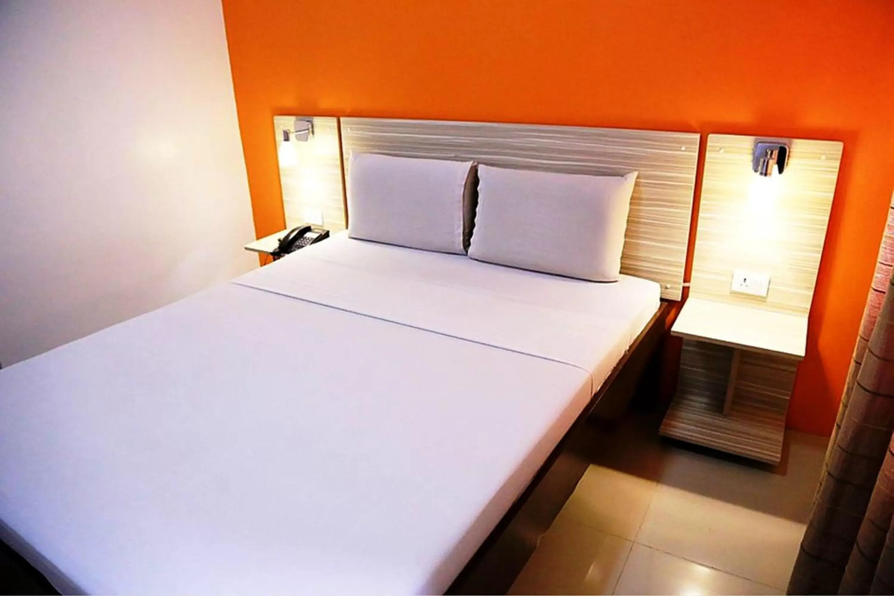 Photo of the whole room, Bed in Travelbee Business Inn