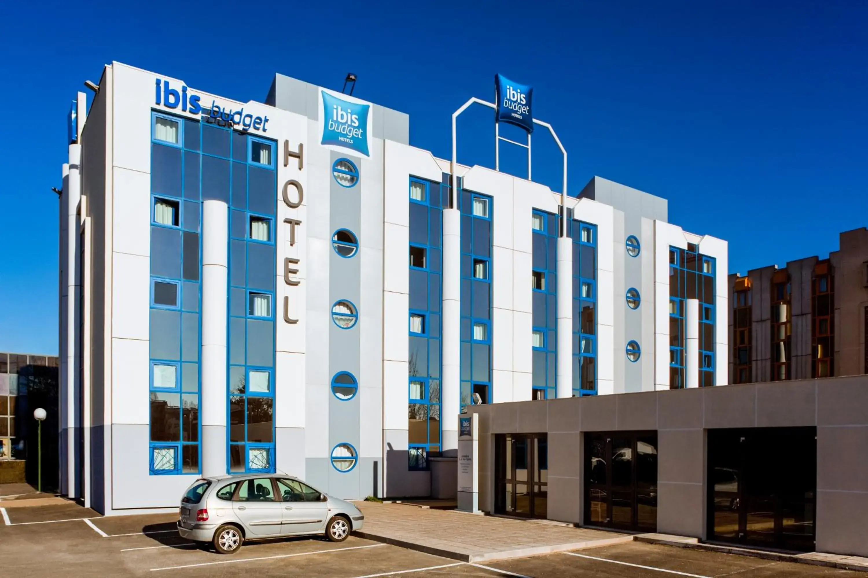 Nearby landmark, Property Building in ibis budget Grigny Centre