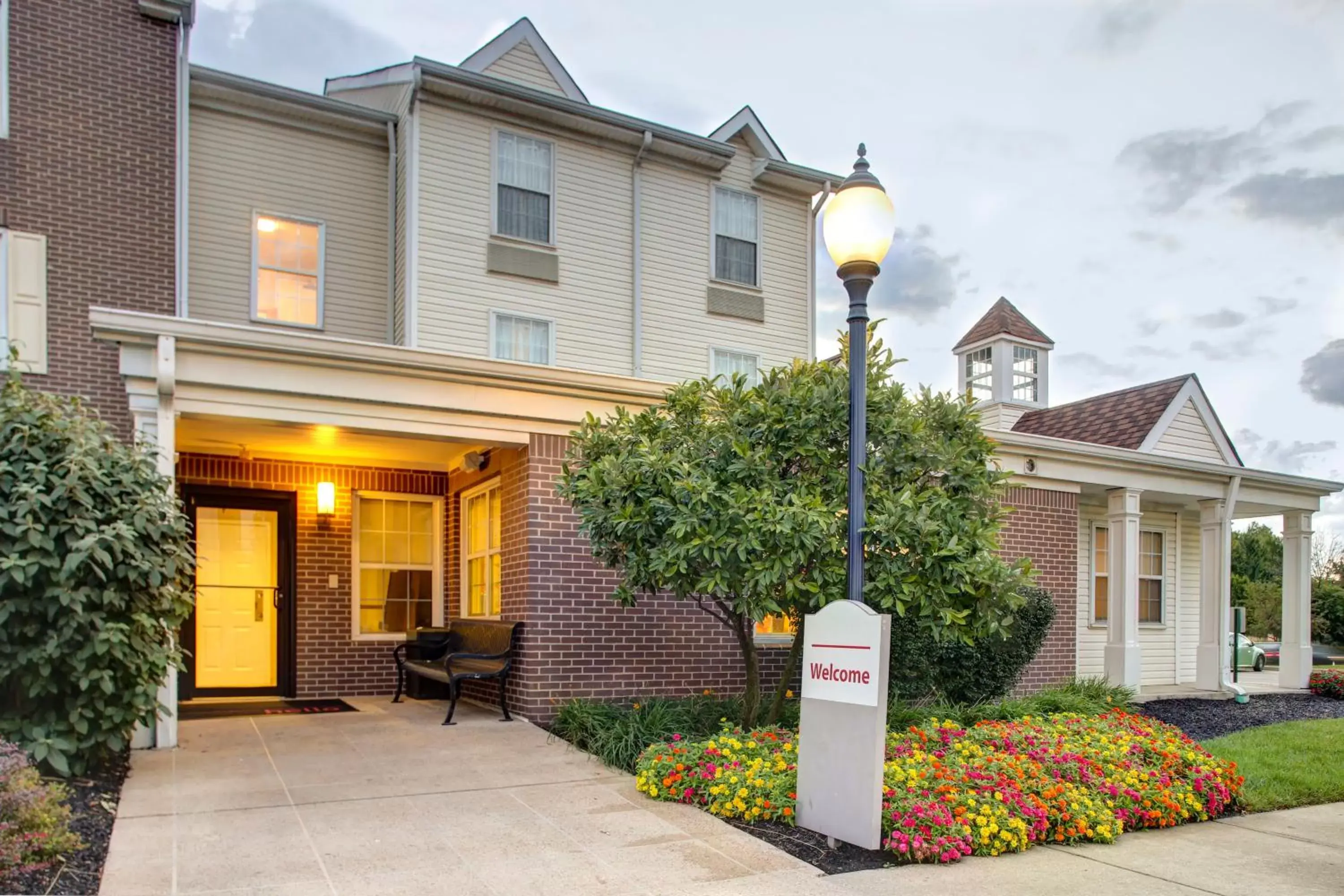 Facade/entrance, Property Building in Hawthorn Suites by Wyndham Cincinnati Northeast/Mason