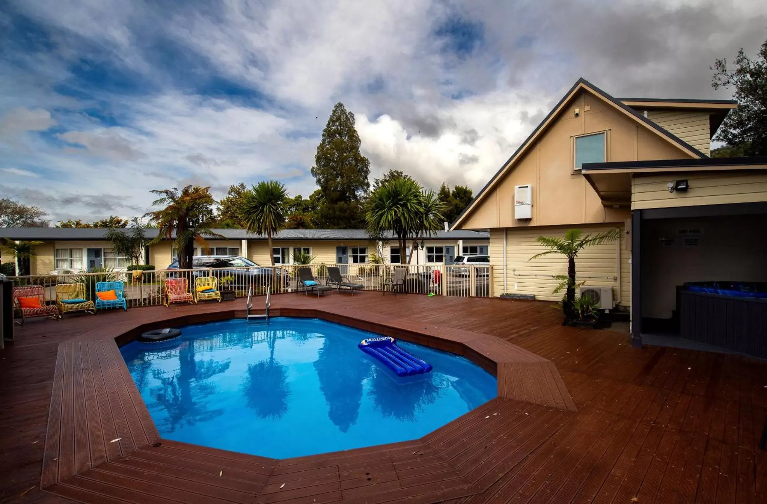 Swimming Pool in Best Western Braeside Rotorua