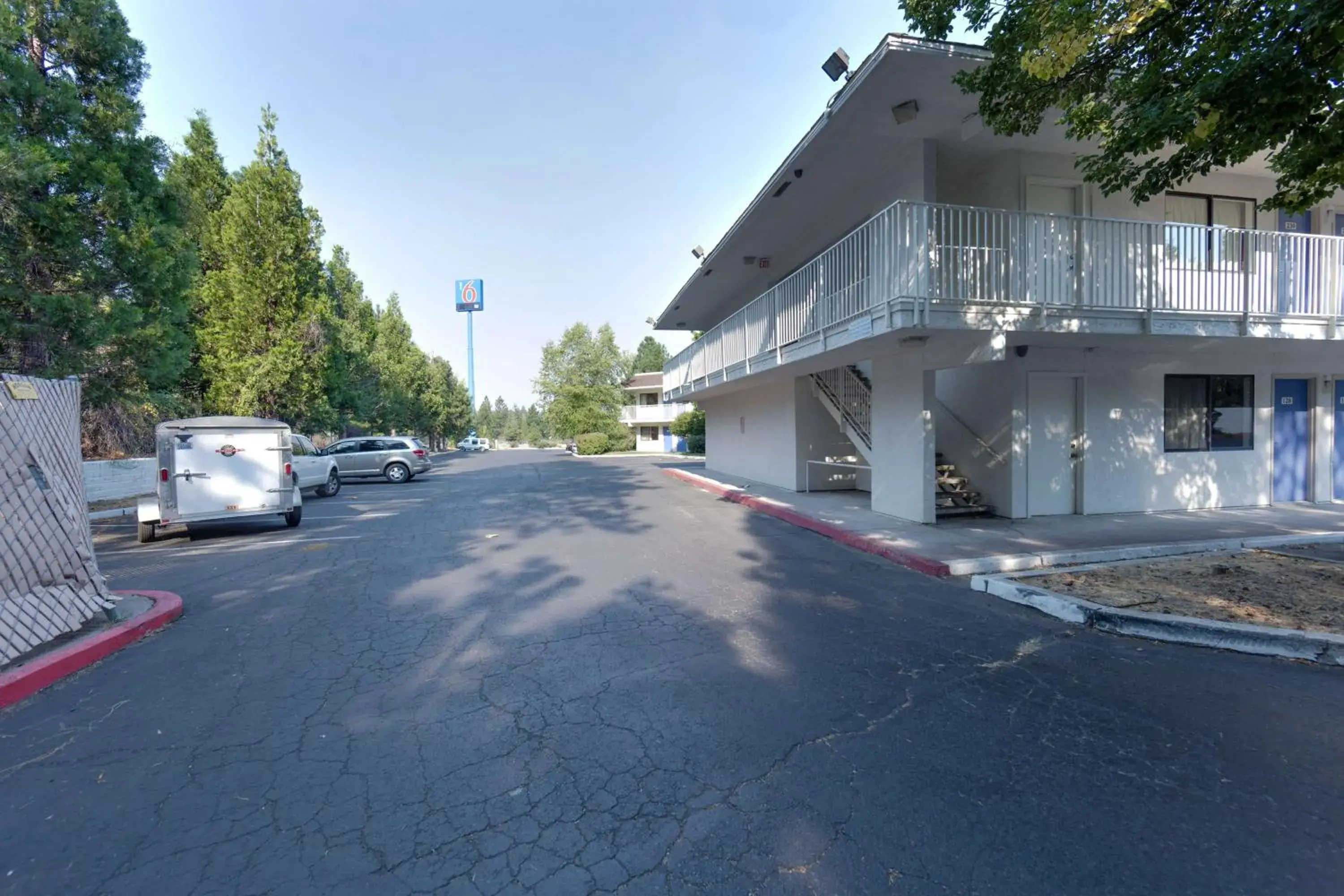 Property Building in Motel 6 Weed, CA - Mount Shasta