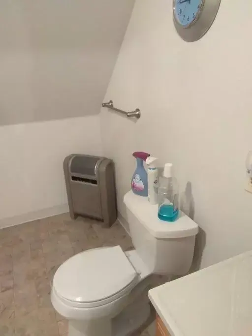 Bathroom in Quiet upstairs studio close to town 420 friendly