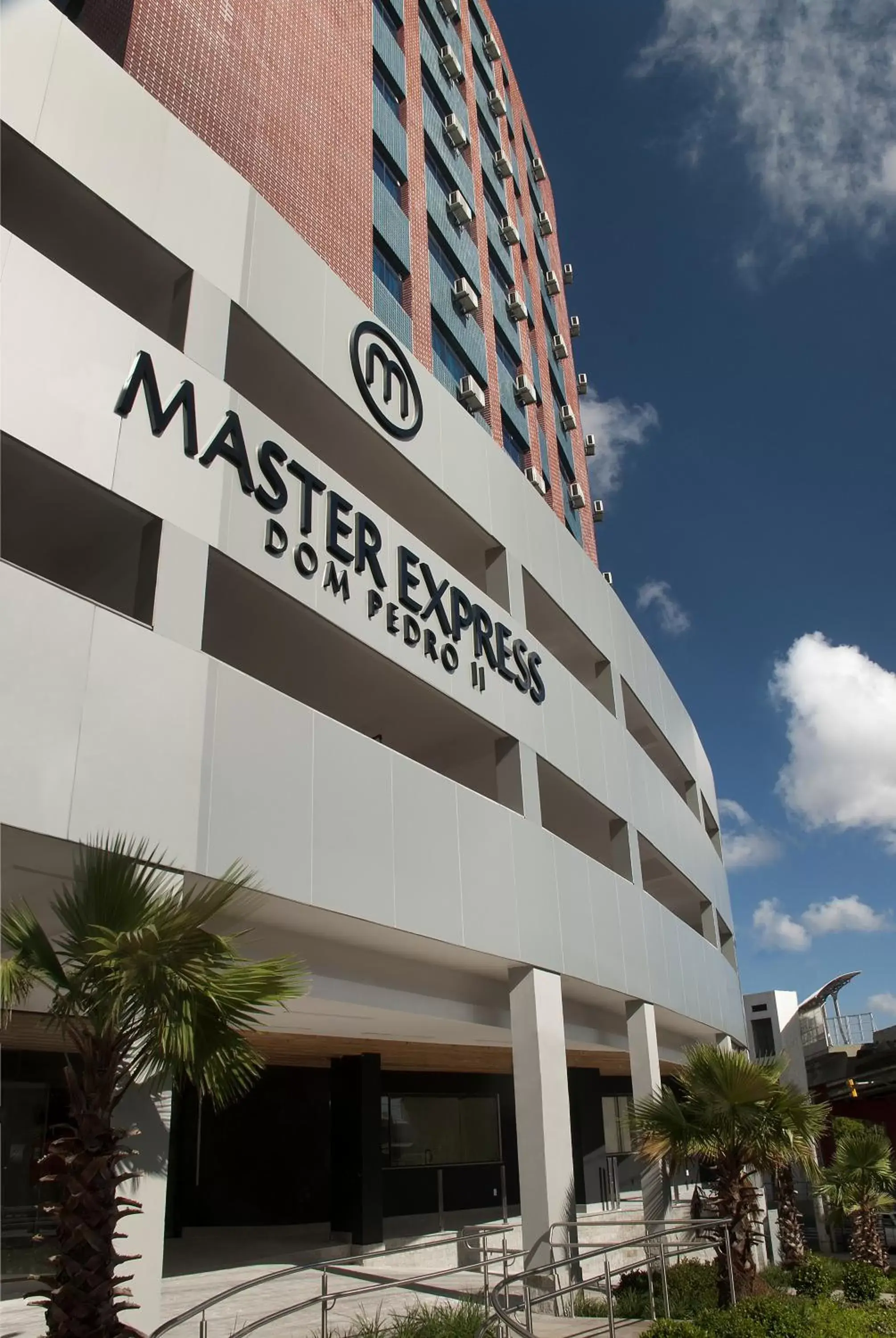 Facade/entrance in Master Express Dom Pedro II - próximo ao Consulado Americano e Aeroporto Facade/entrance in Master Express Dom Pedro II - próximo ao Consulado Americano e Aeroporto