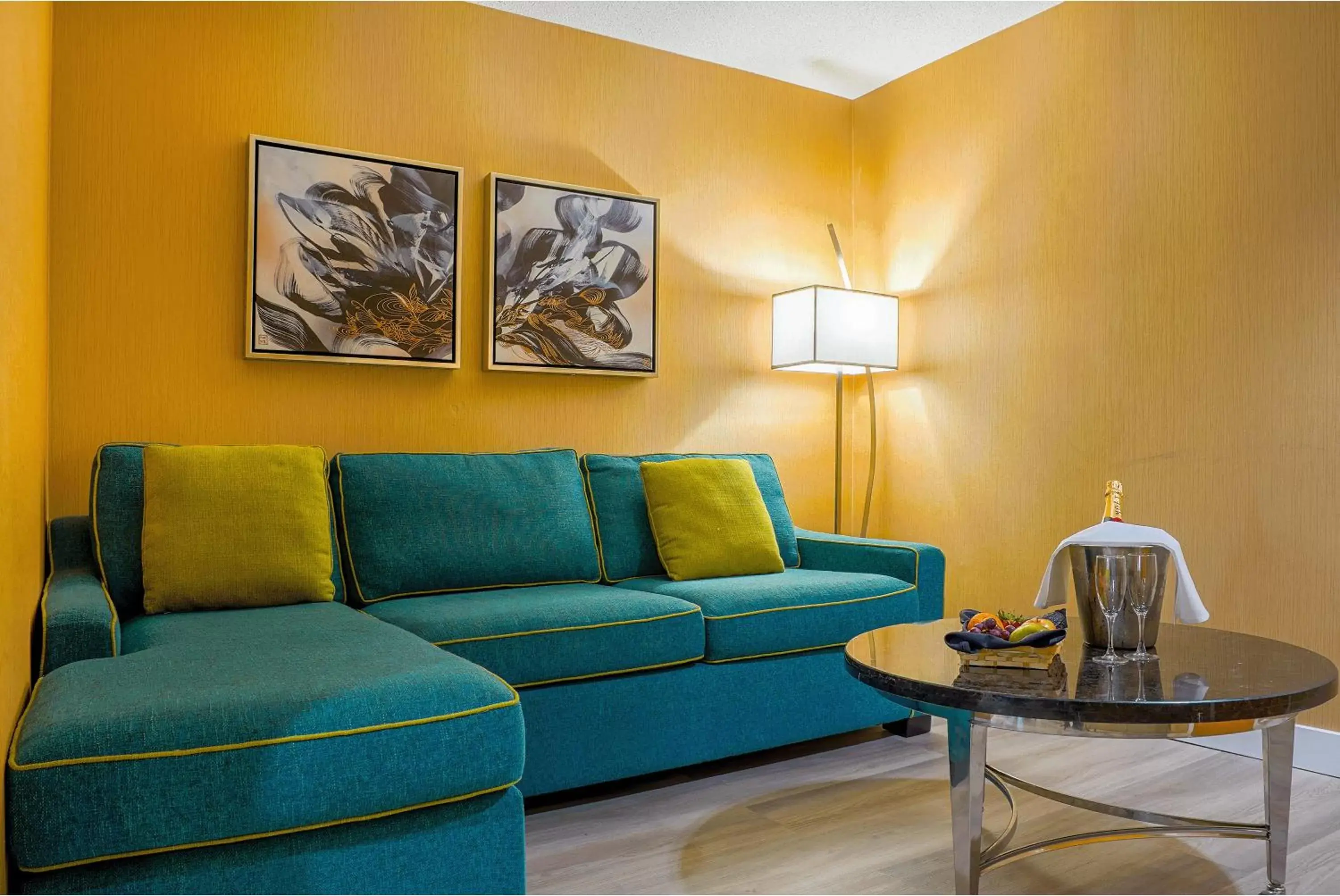 Seating Area in Executive Plaza Hotel & Conference Centre, Metro Vancouver