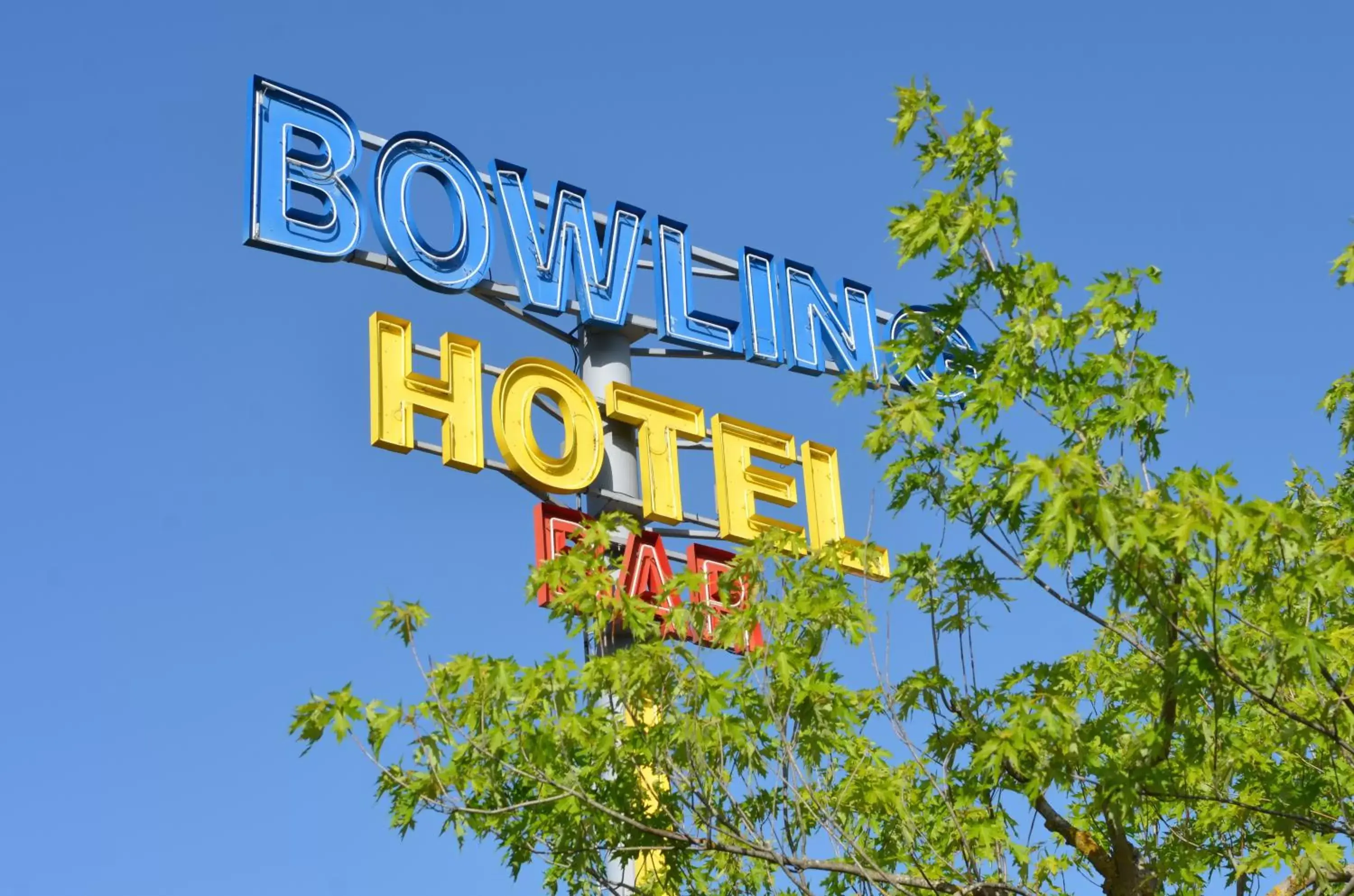 Facade/entrance, Property Logo/Sign in Hotel Restaurant du Bowling de Millau