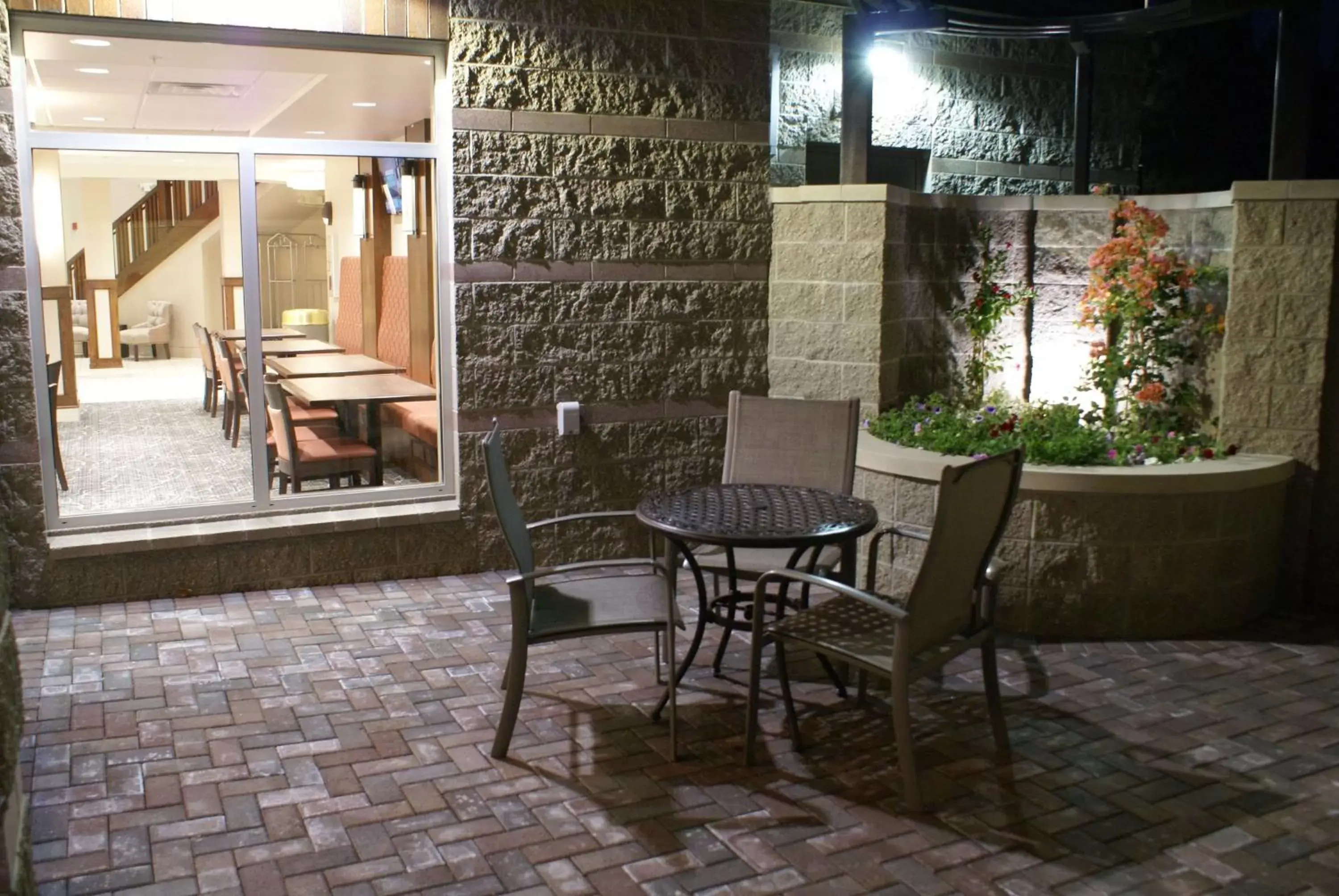 Property building, Patio/Outdoor Area in Best Western Plus Kennewick Inn