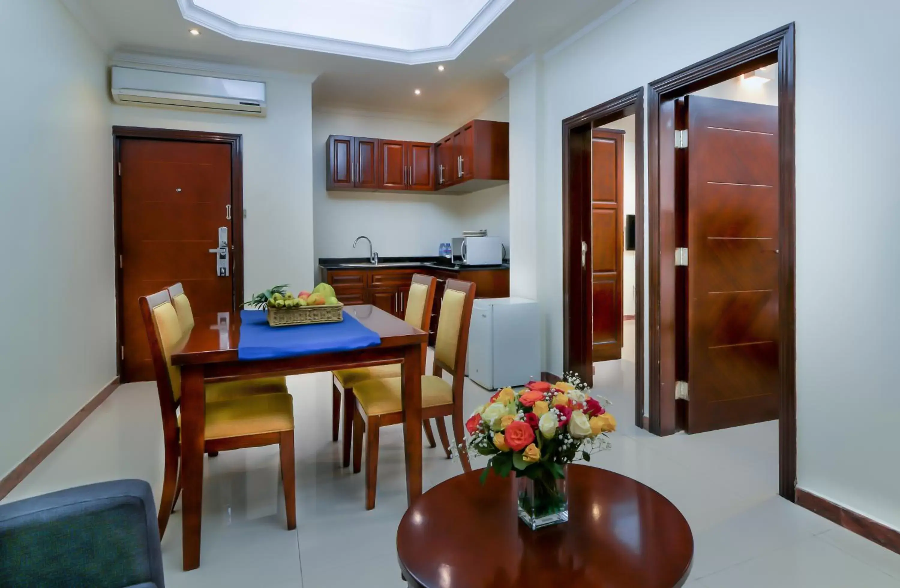 Kitchen or kitchenette, Dining Area in Tanzanite Executive Suites