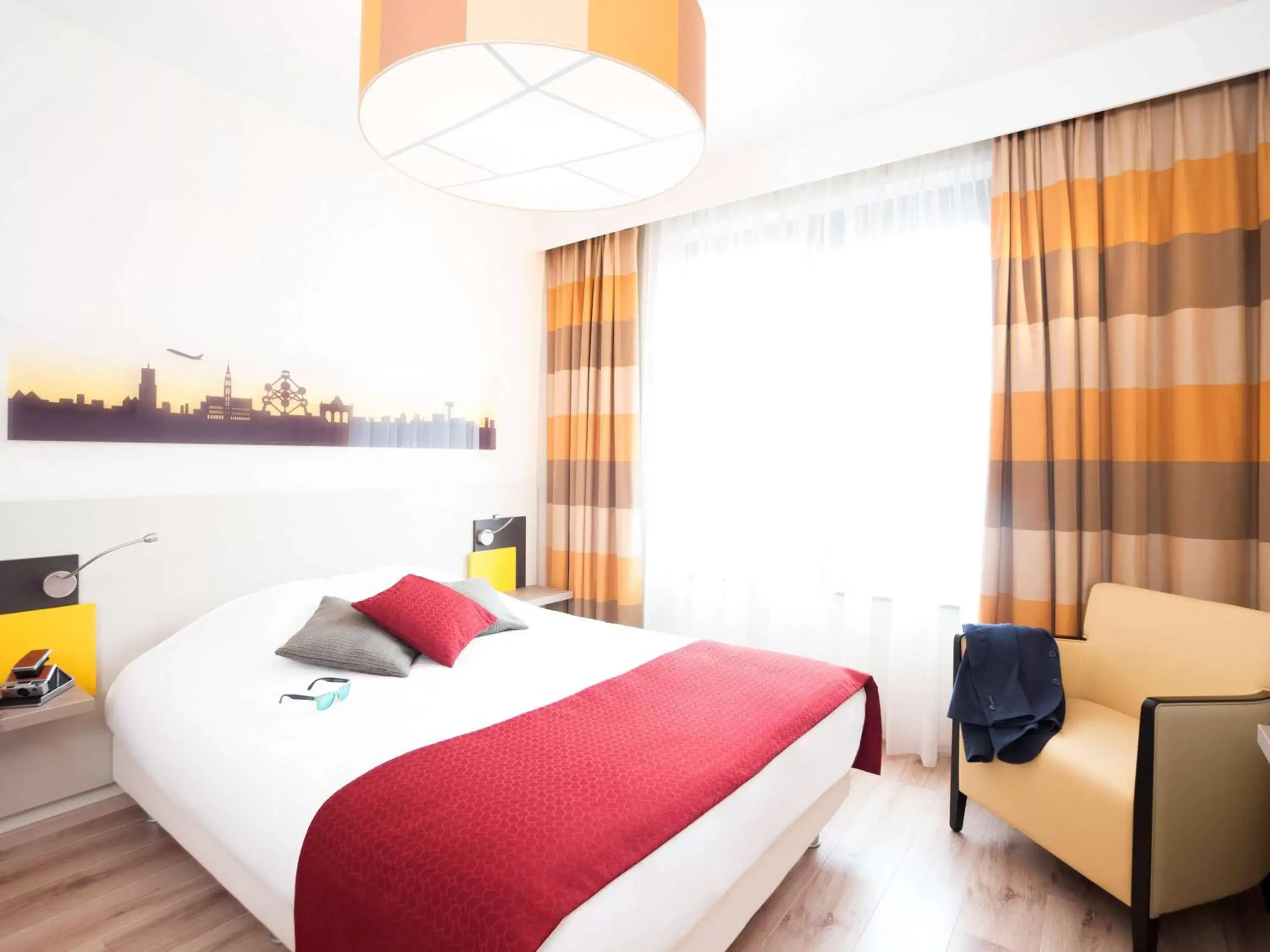 Photo of the whole room, Bed in ibis Styles Hotel Brussels Centre Stéphanie