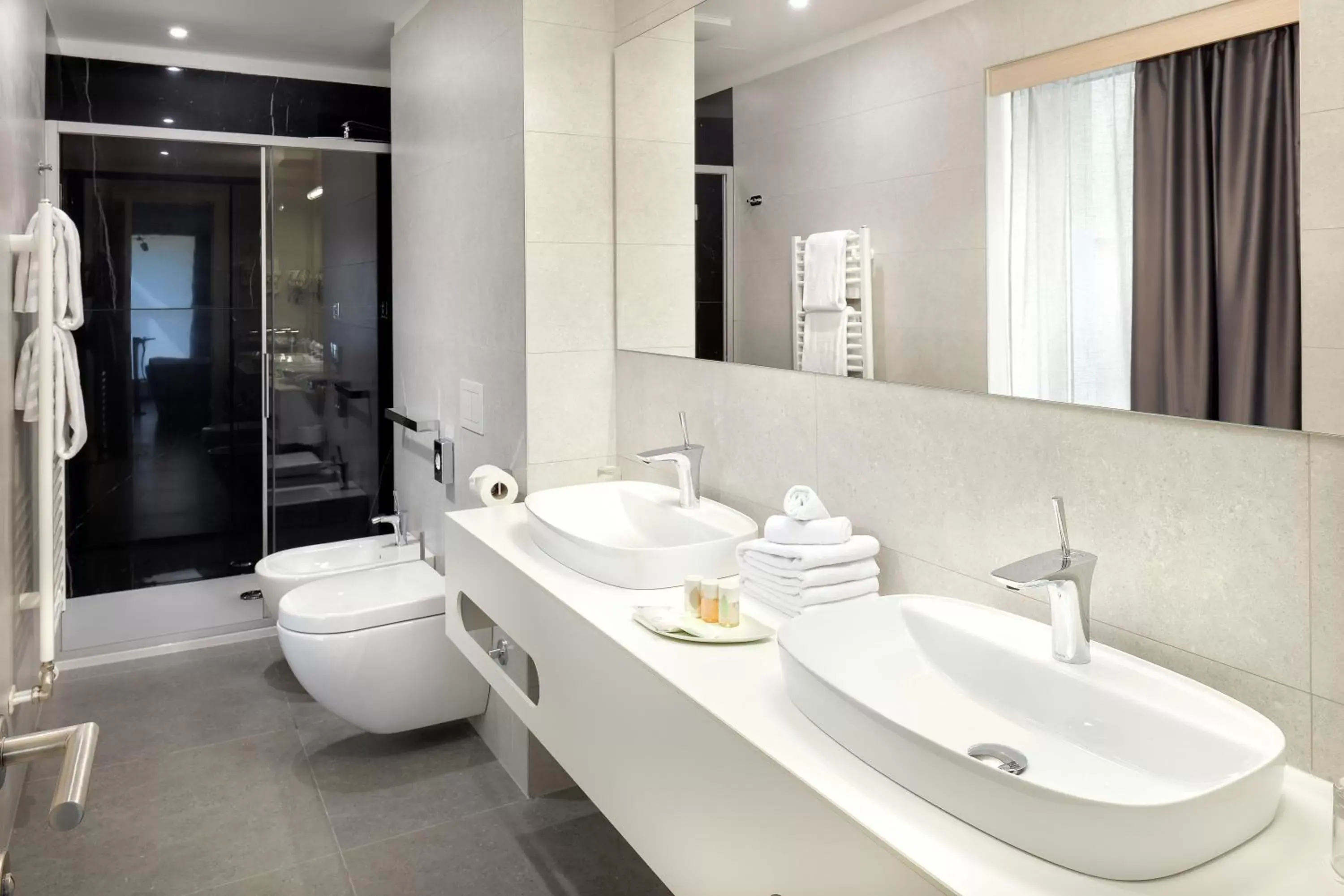 Bathroom in Hotel Salona Palace